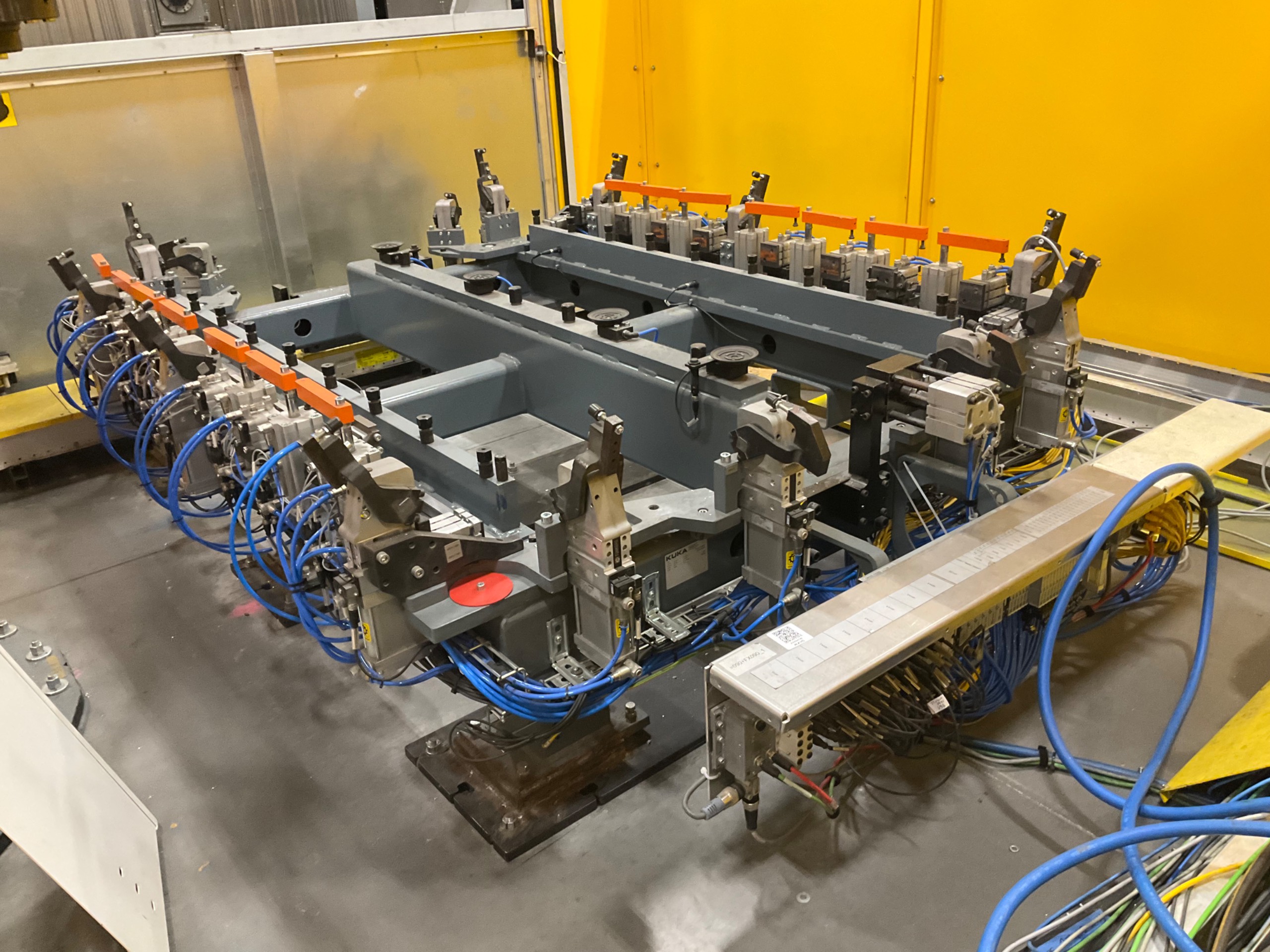 ROBOTIC CLAMPING FIXTURE TABLE - undefined