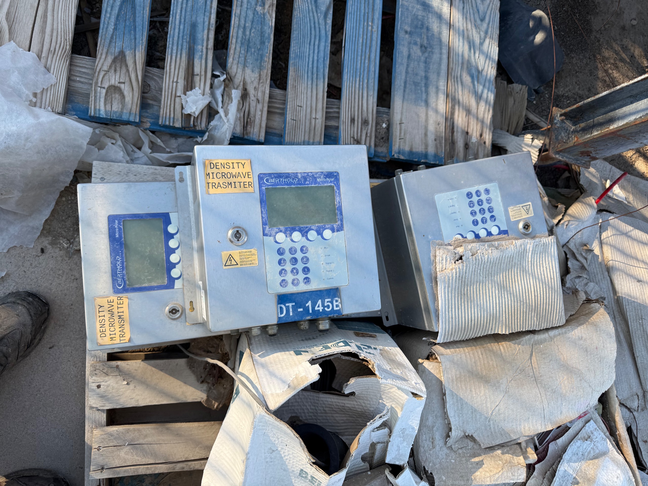 BULK QTY OF INDUSTRIAL PARTS - undefined