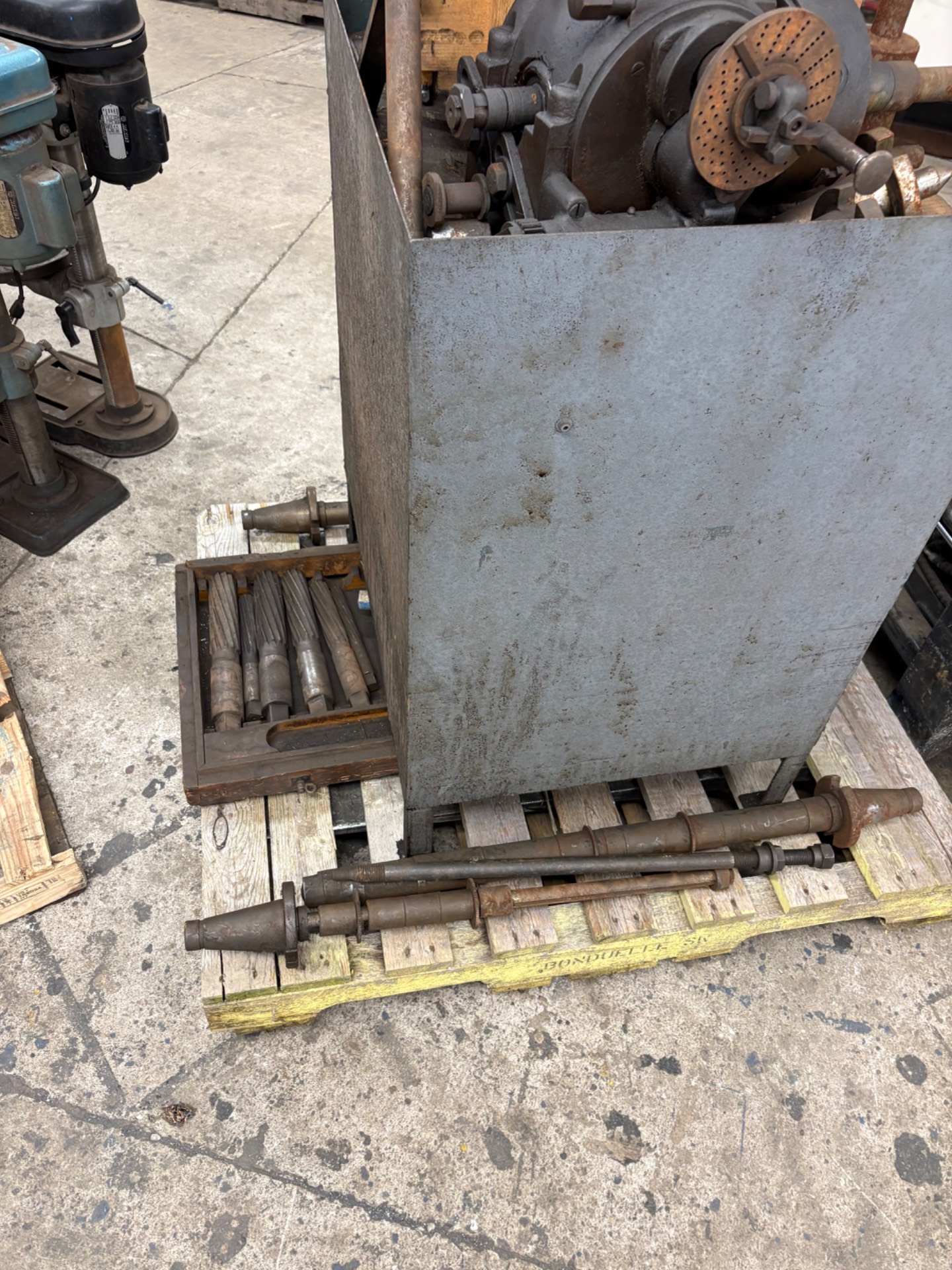 BULK QTY OF MACHINE TOOLING - undefined