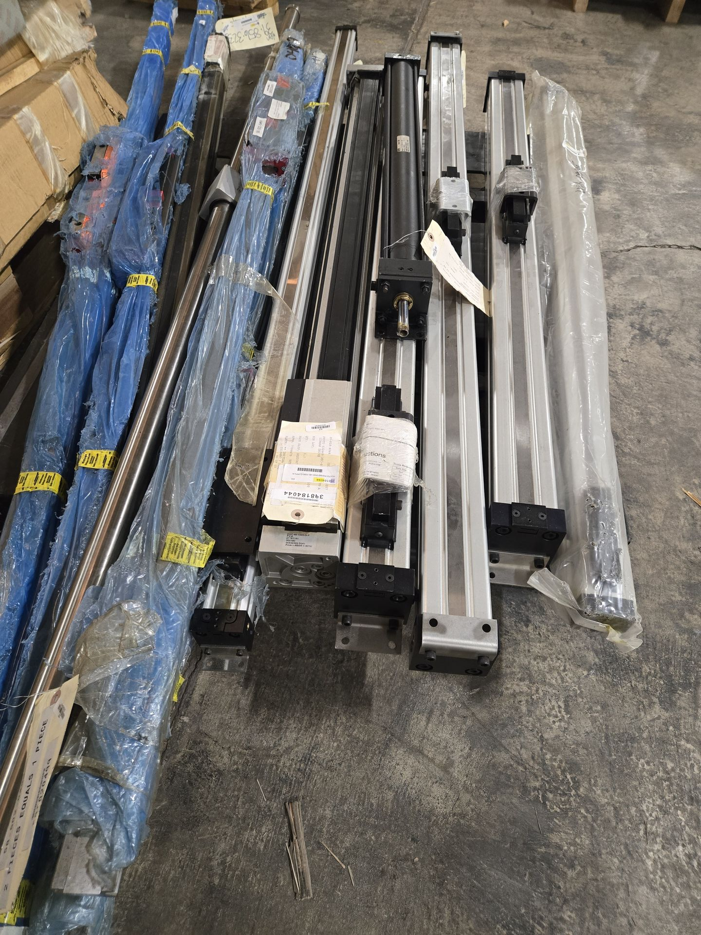 BULK QTY OF LINEAR GUIDES AND CYLINDERS - undefined