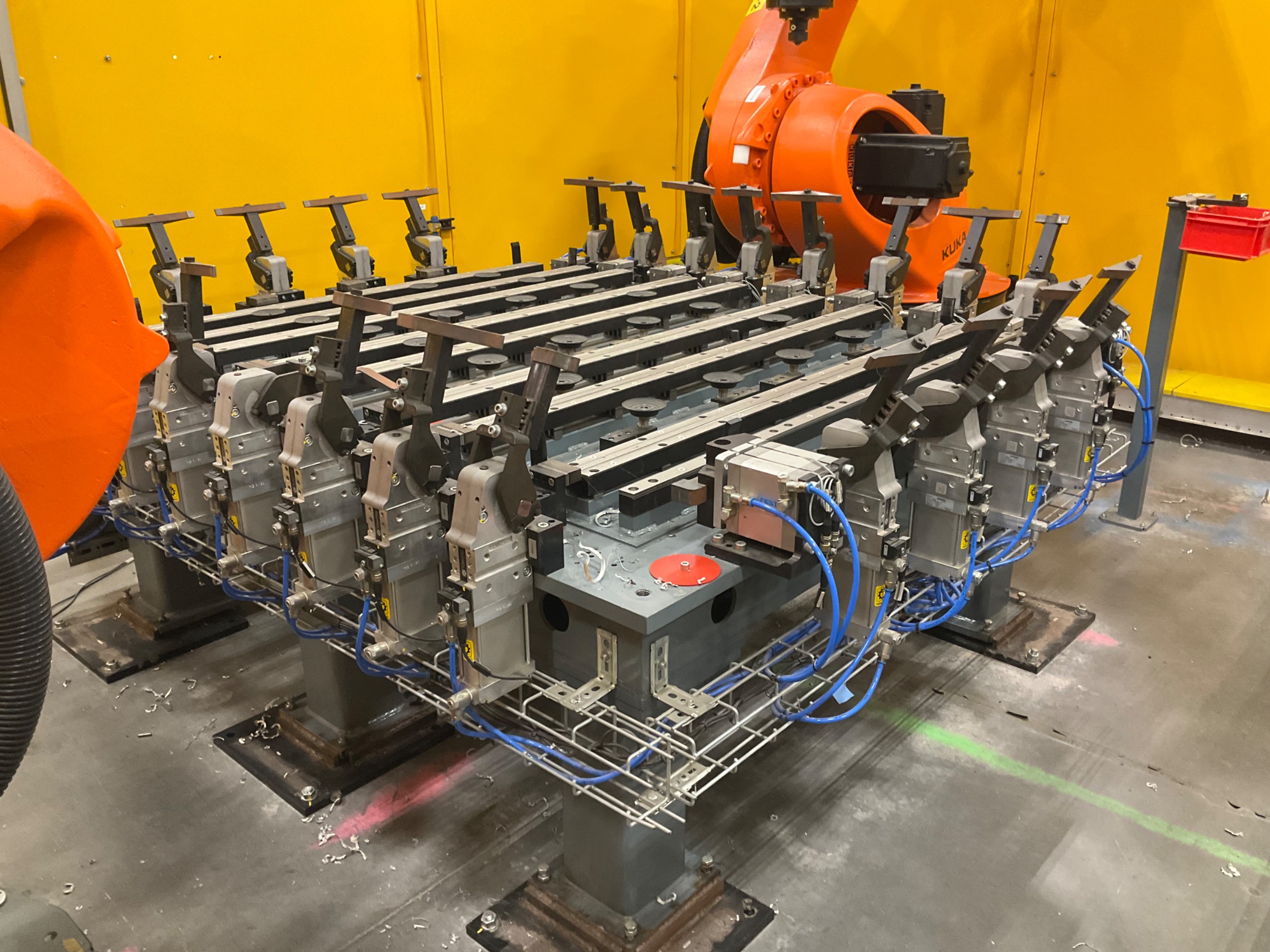 ROBOTIC CLAMPING FIXTURE TABLE - undefined