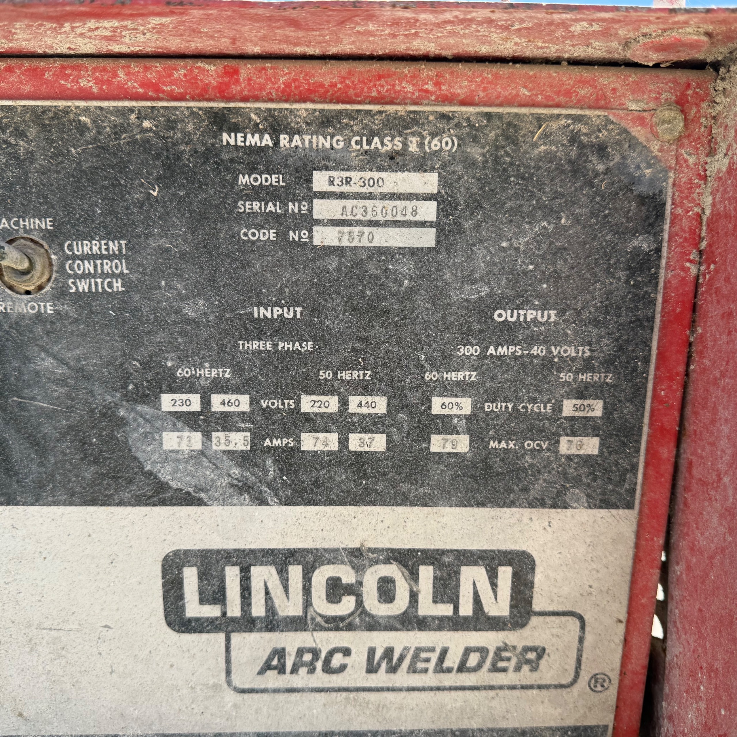 LINCOLN IDEALARC R3R-300 DC ARC WELDER - undefined