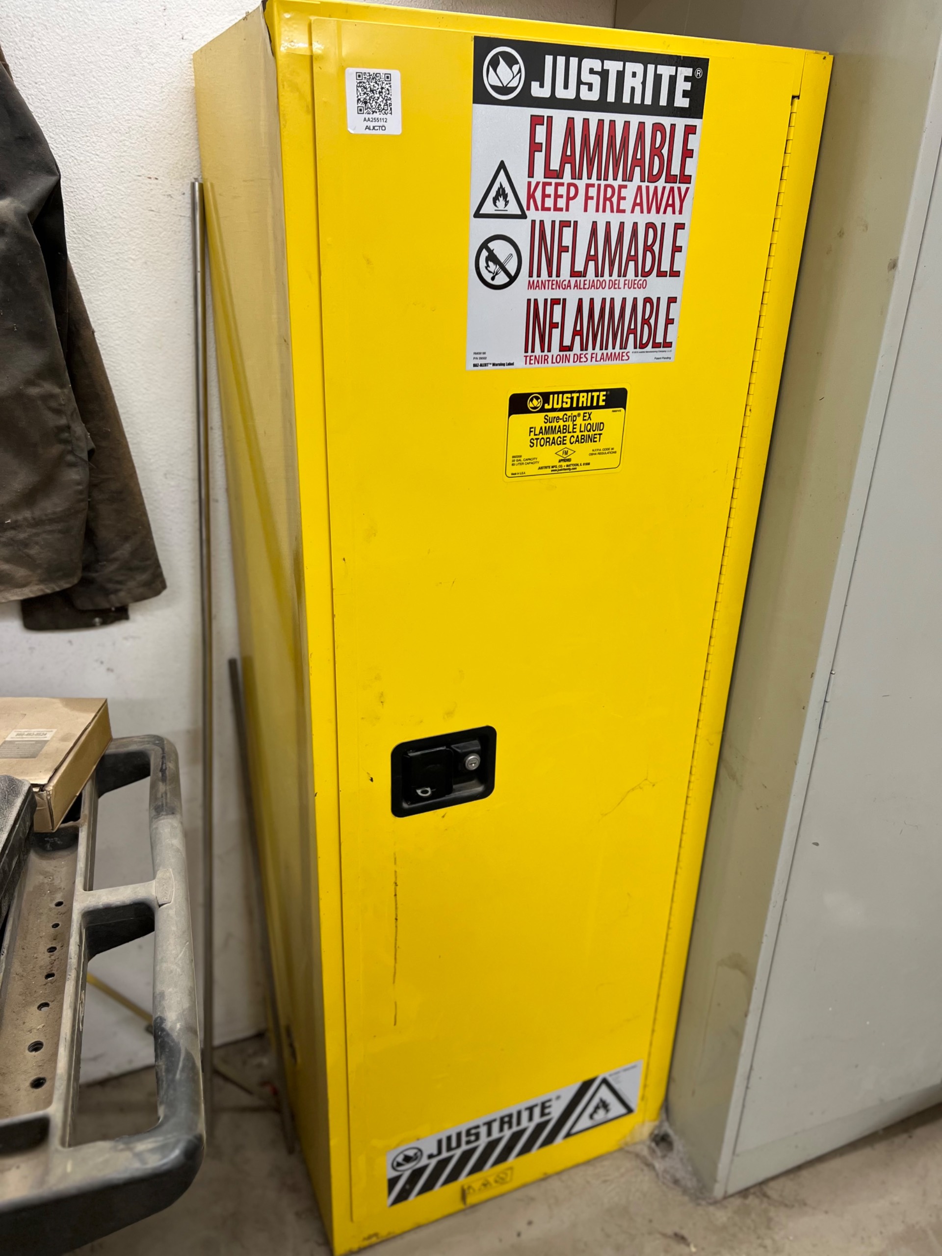 JUSTRITE 892200 FLAMMABLE LIQUID STORAGE CABINET - undefined