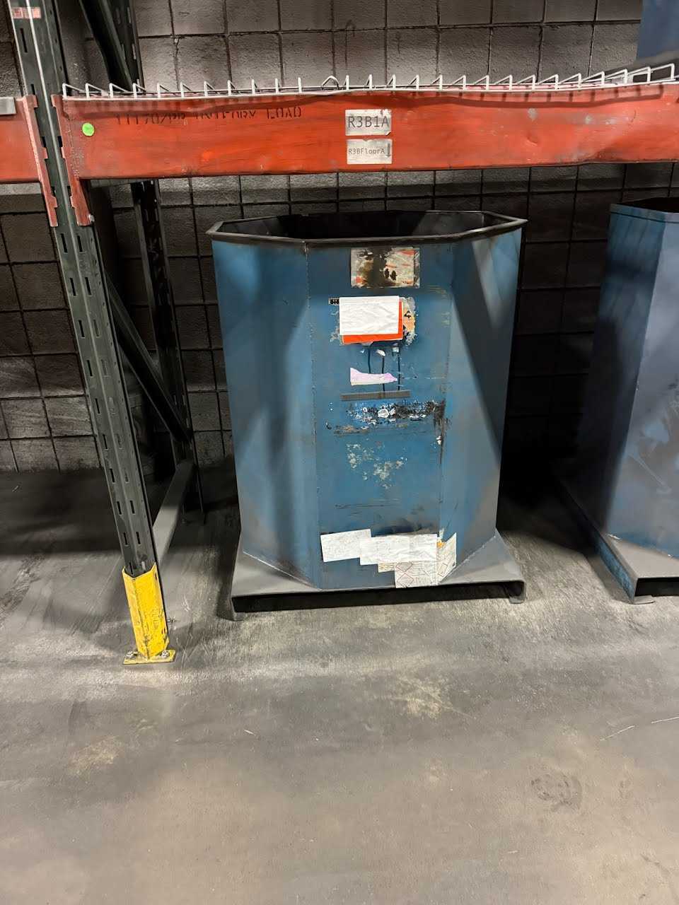 METAL BIN - undefined