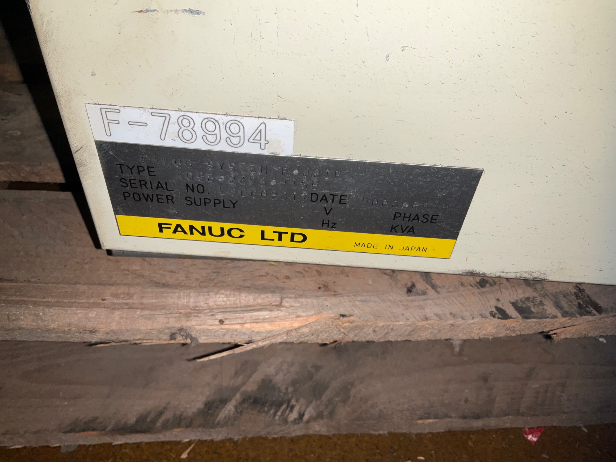 2006 FANUC R-J3IB ROBOT CONTROLLER - undefined