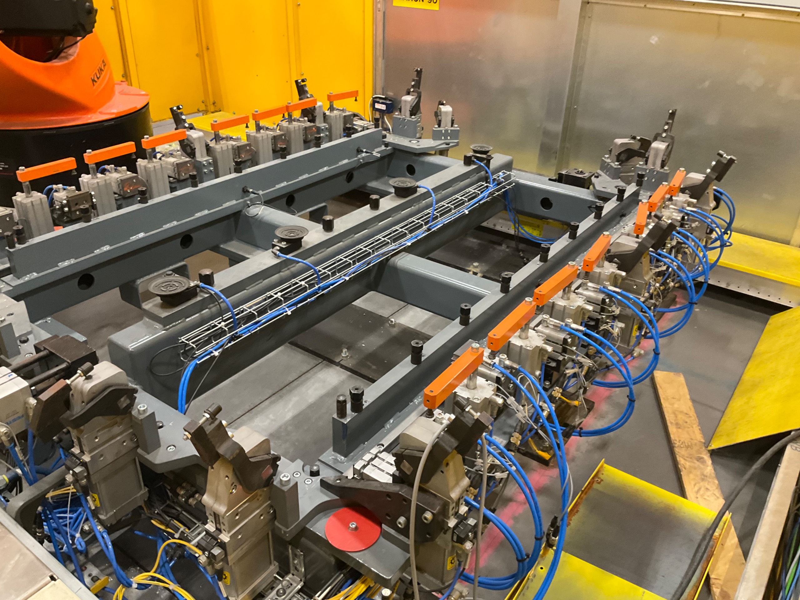 ROBOTIC CLAMPING FIXTURE TABLE - undefined