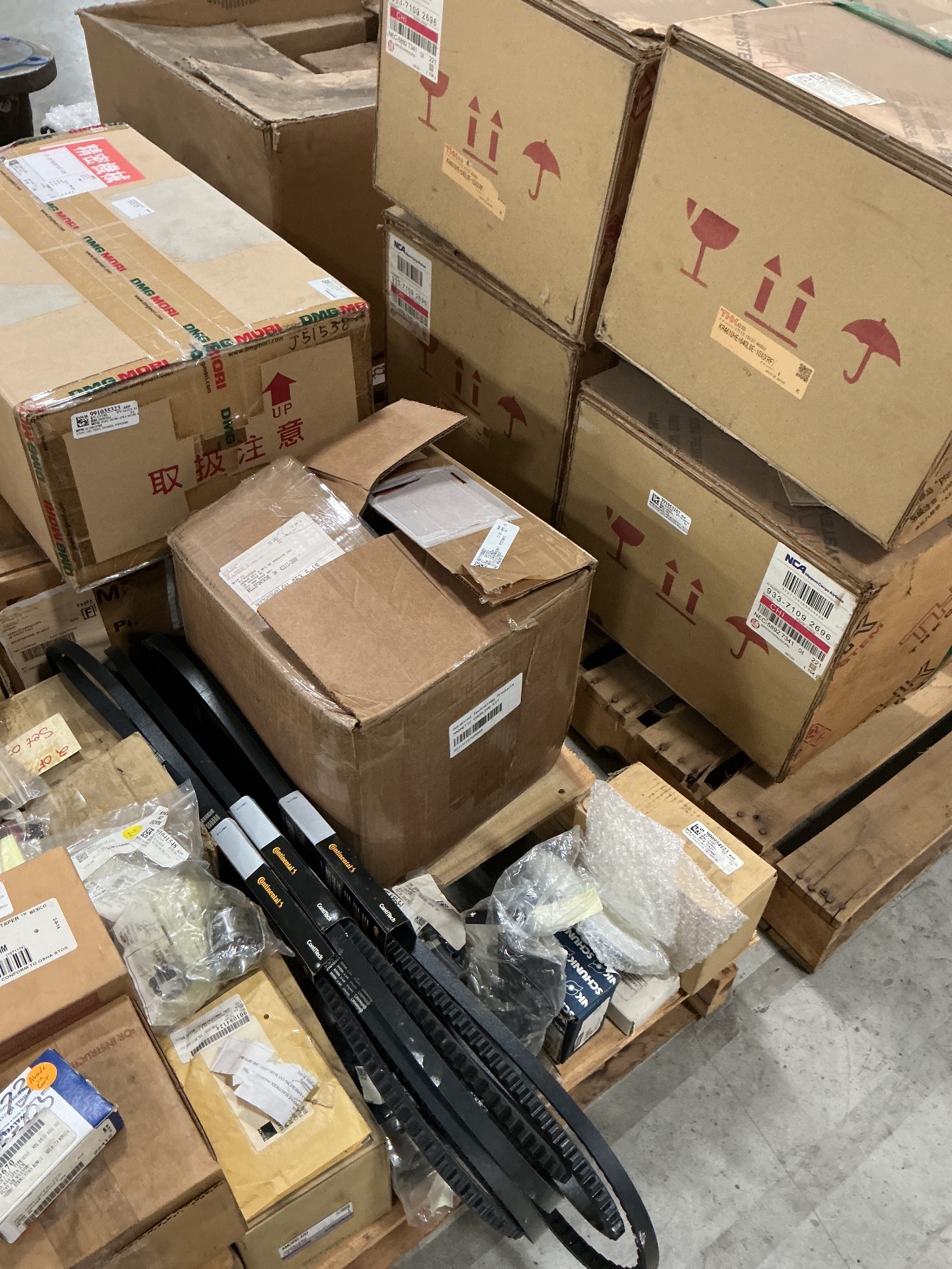 BULK QTY OF INDUSTRIAL PARTS AND PNEUMATIC COMPONENTS - undefined