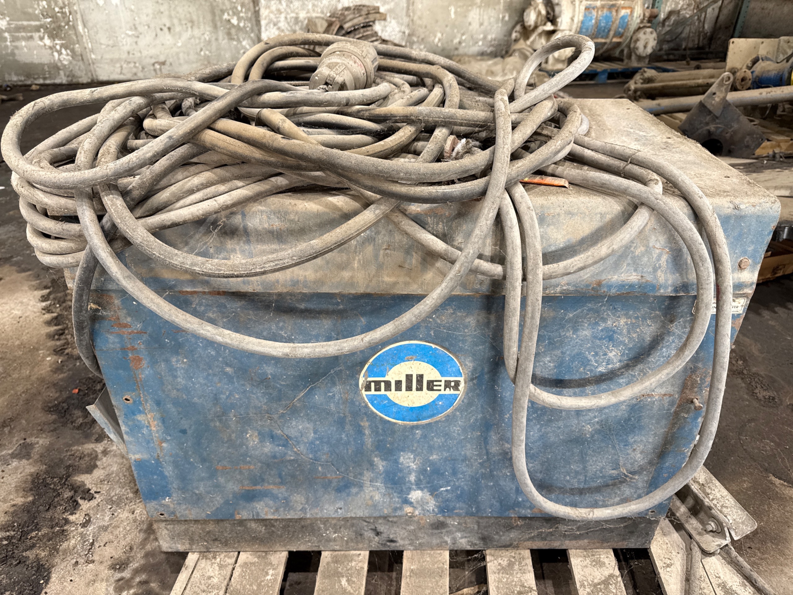 MILLER GOLD STAR 400SS WELDER POWER SOURCE - undefined