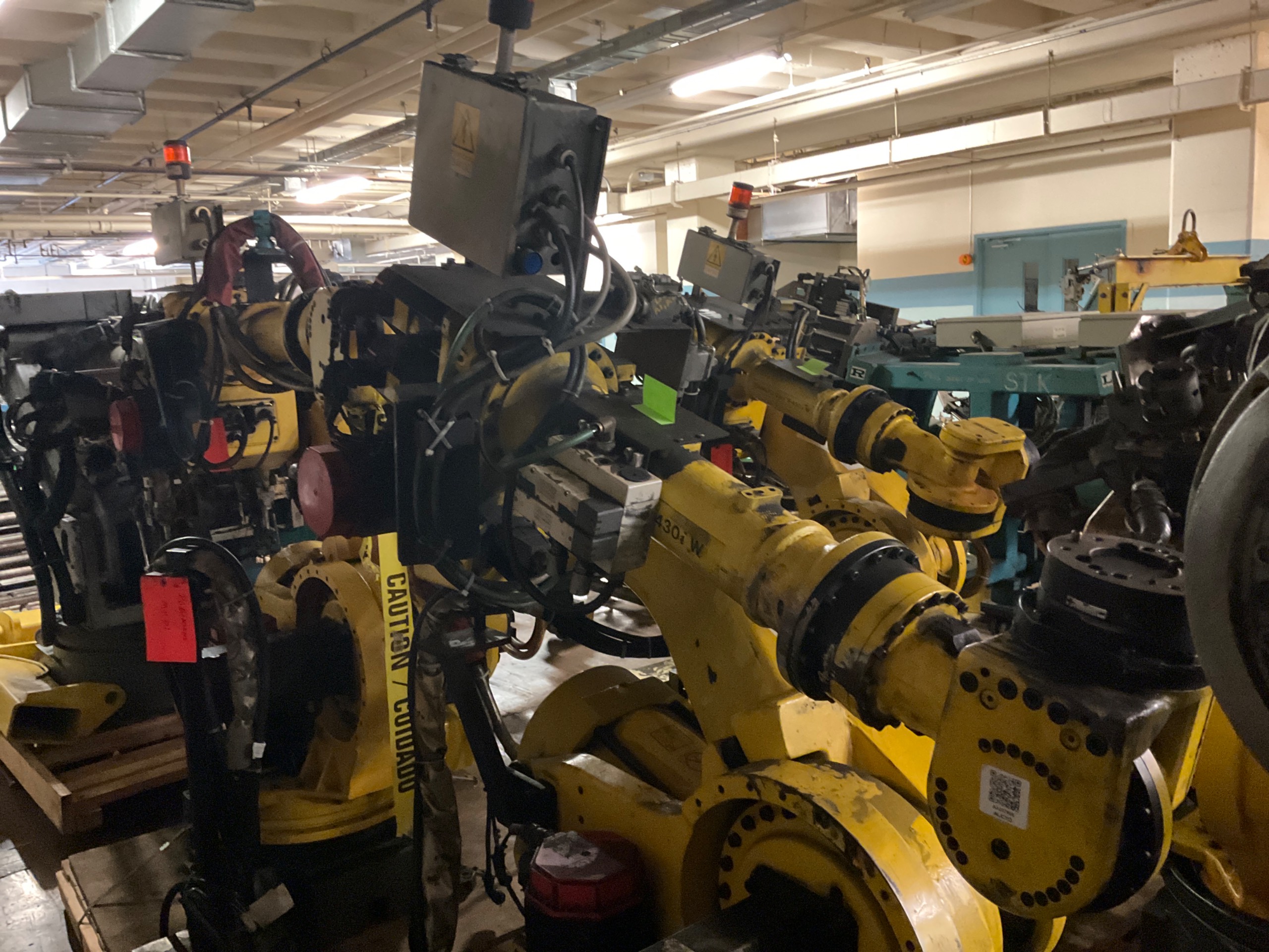 2000 FANUC S-430I W ARTICULATED ROBOT - undefined