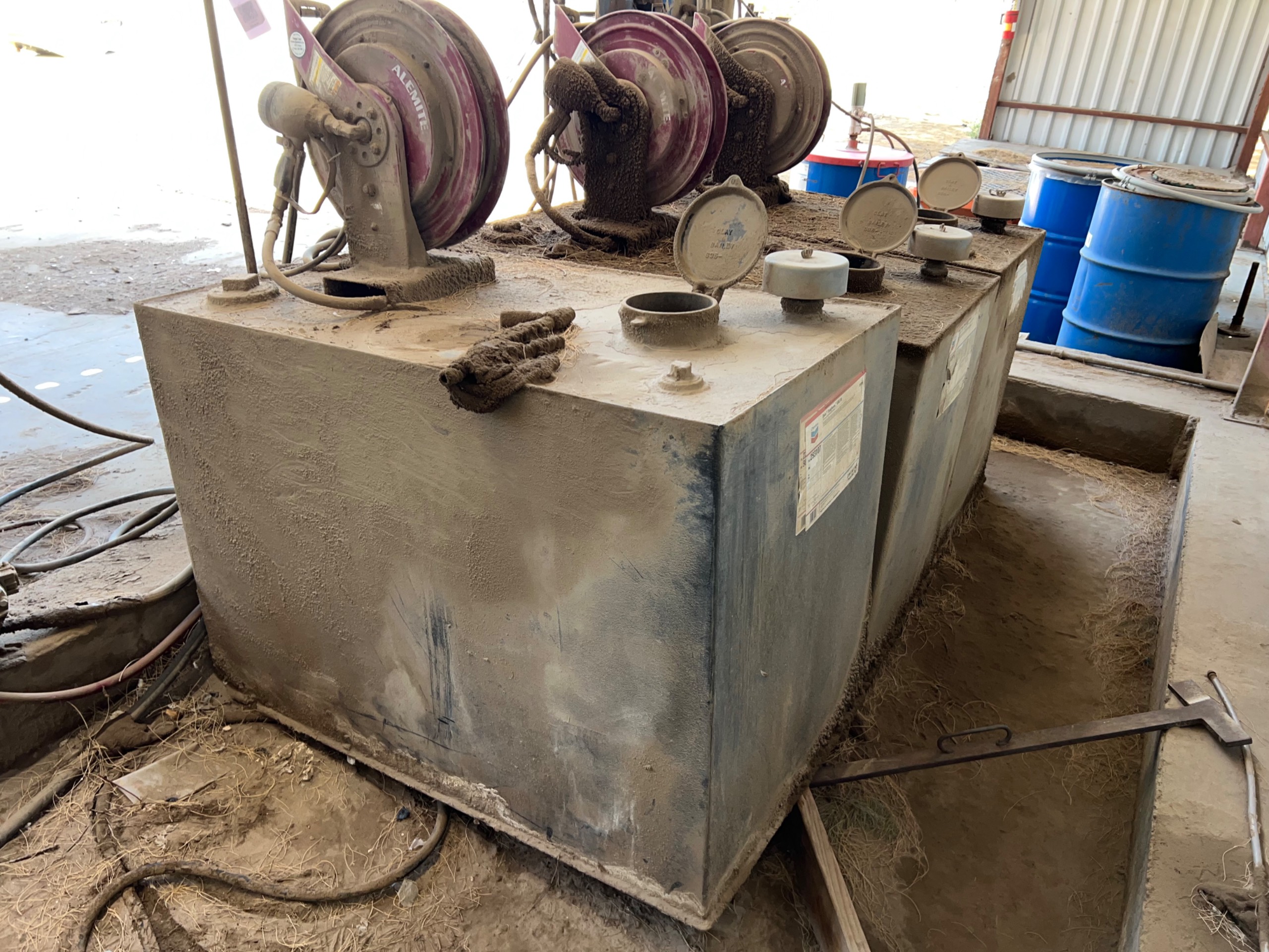 QTY 3: ALEMITE OIL RAM PUMP TANK - undefined