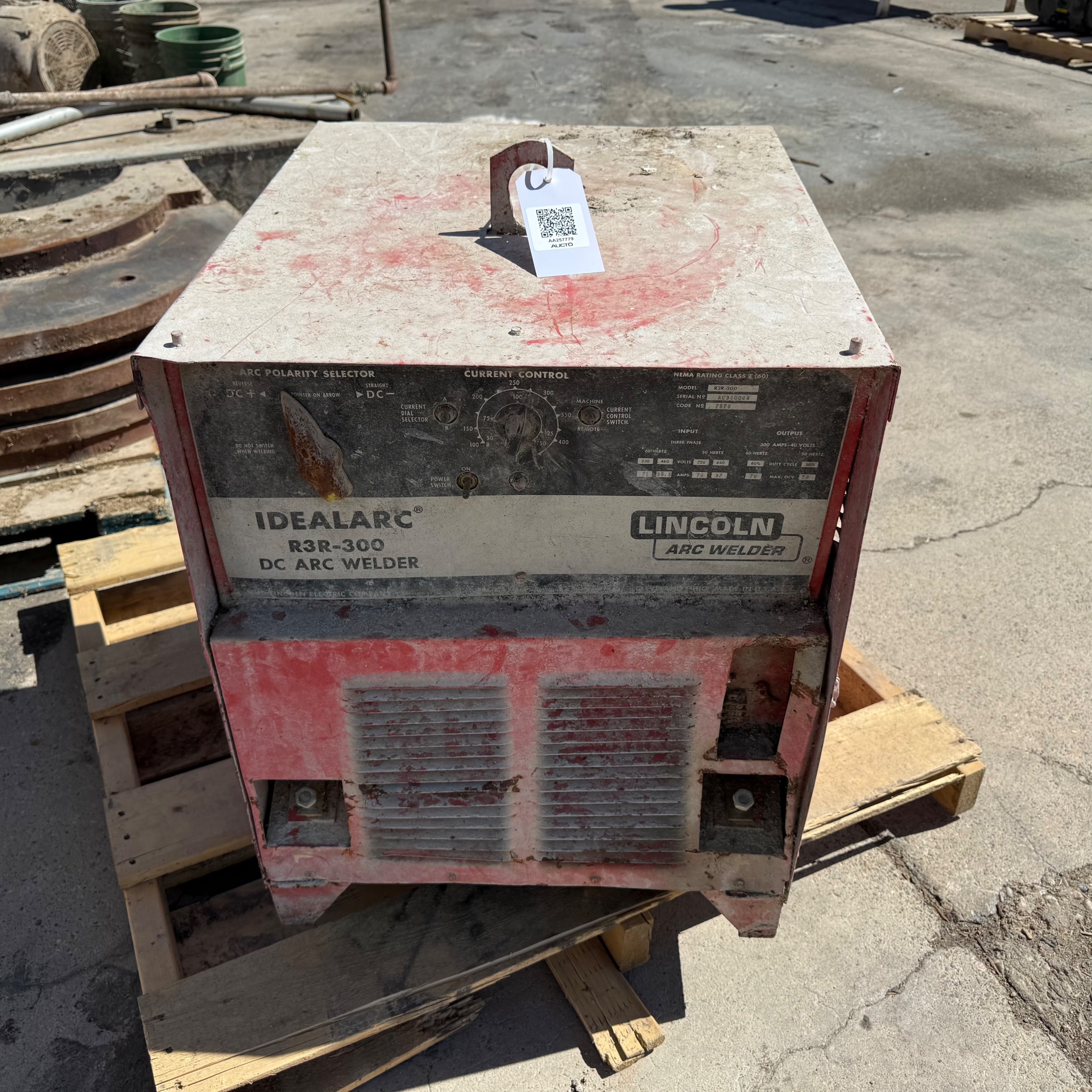 LINCOLN IDEALARC R3R-300 DC ARC WELDER - undefined