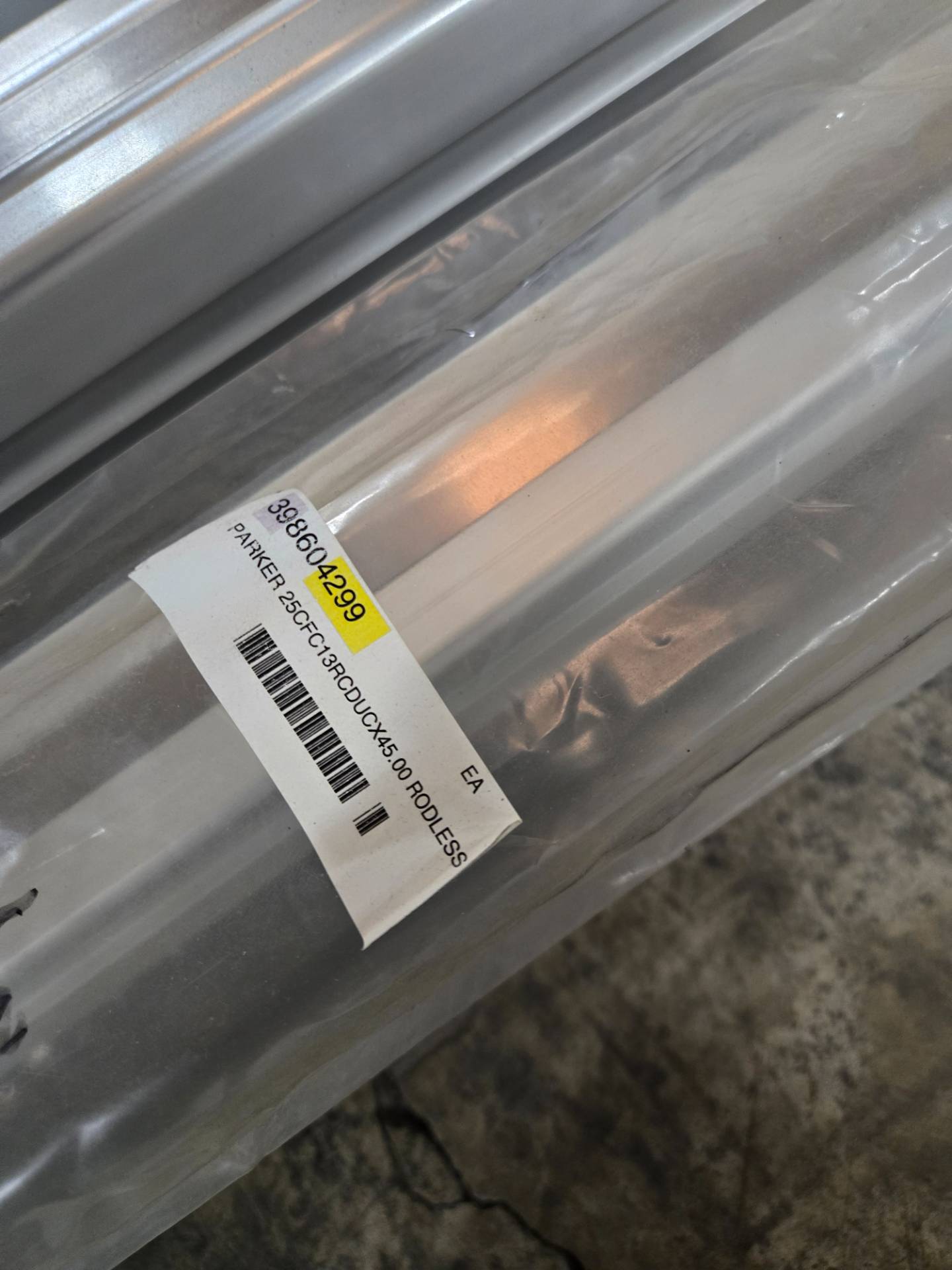 BULK QTY OF LINEAR GUIDES AND CYLINDERS - undefined