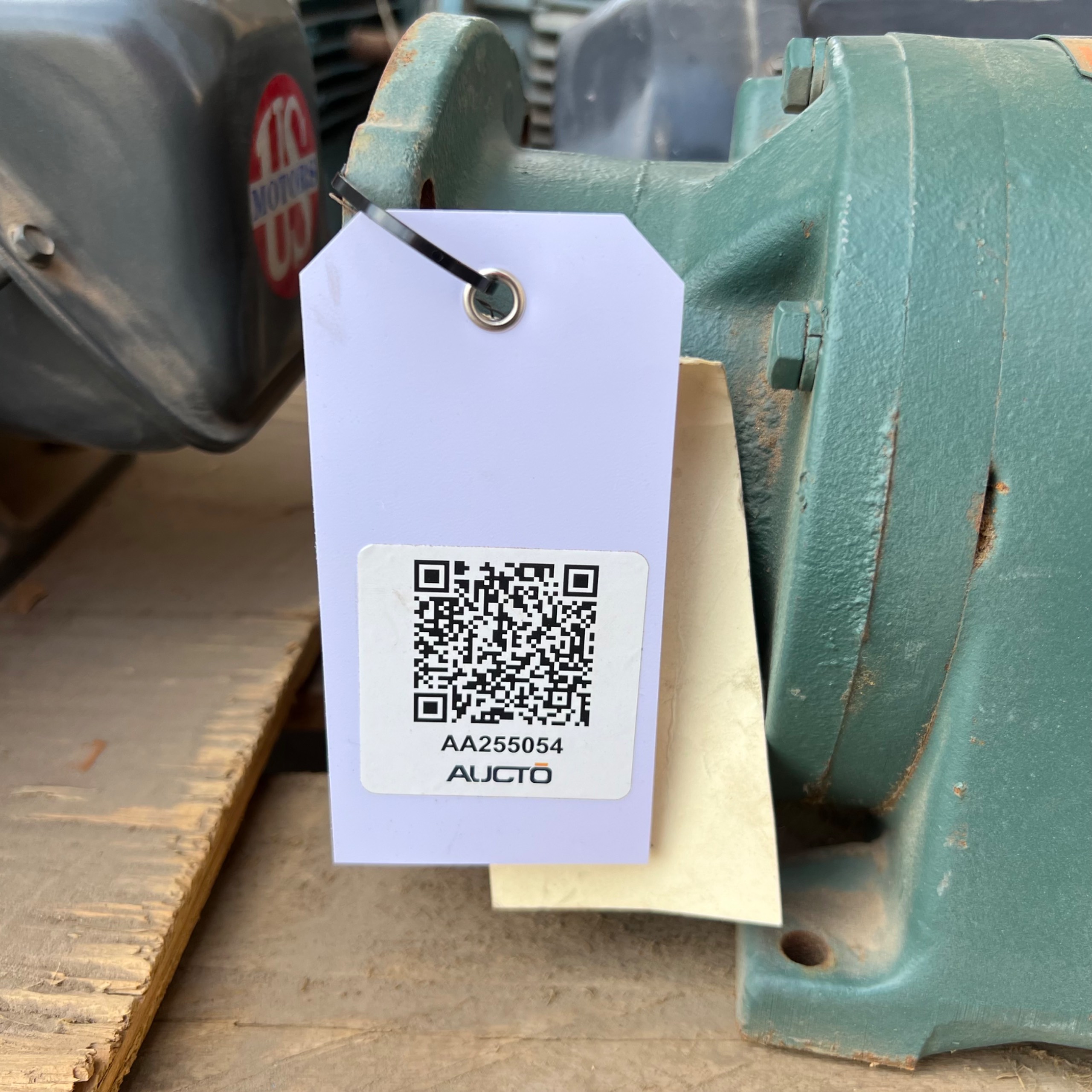 QTY 9: ELECTRIC MOTORS - undefined