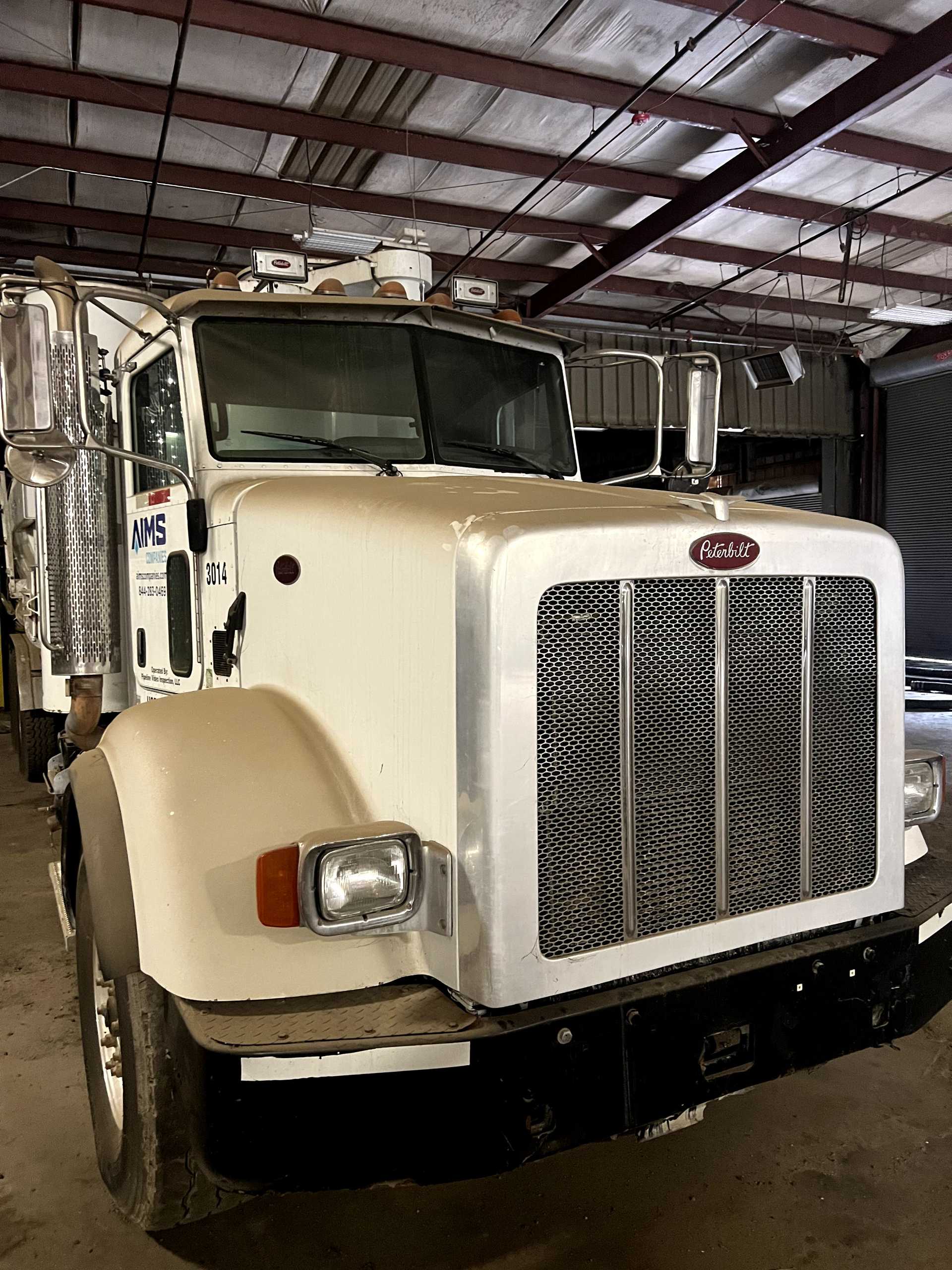 2011 SUPER PRODUCTS INDUSTRIAL VACUUM TRUCK - PETERBILT - undefined