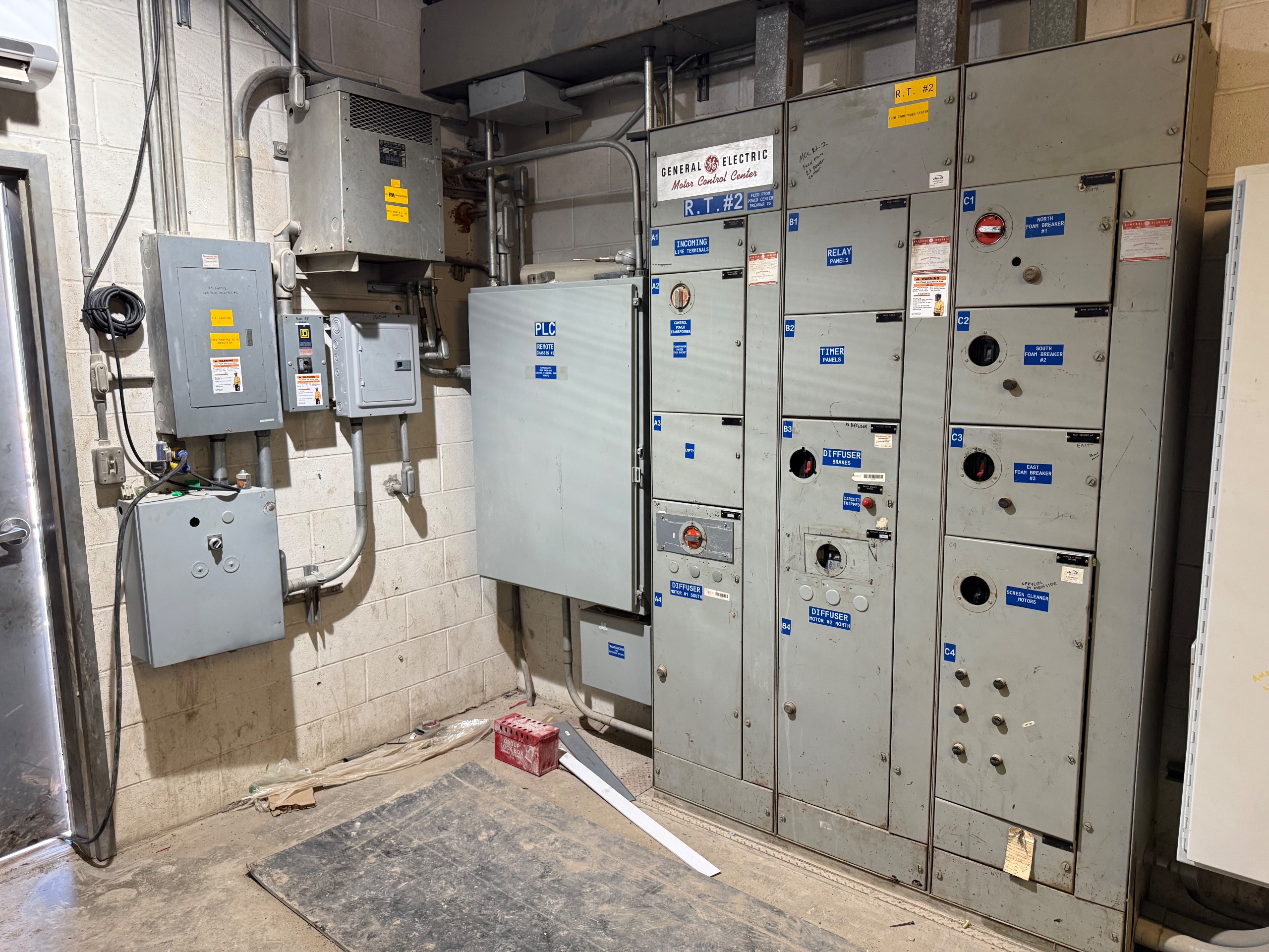 BULK QTY OF CONTENTS OF ELECTRICAL ROOM - undefined