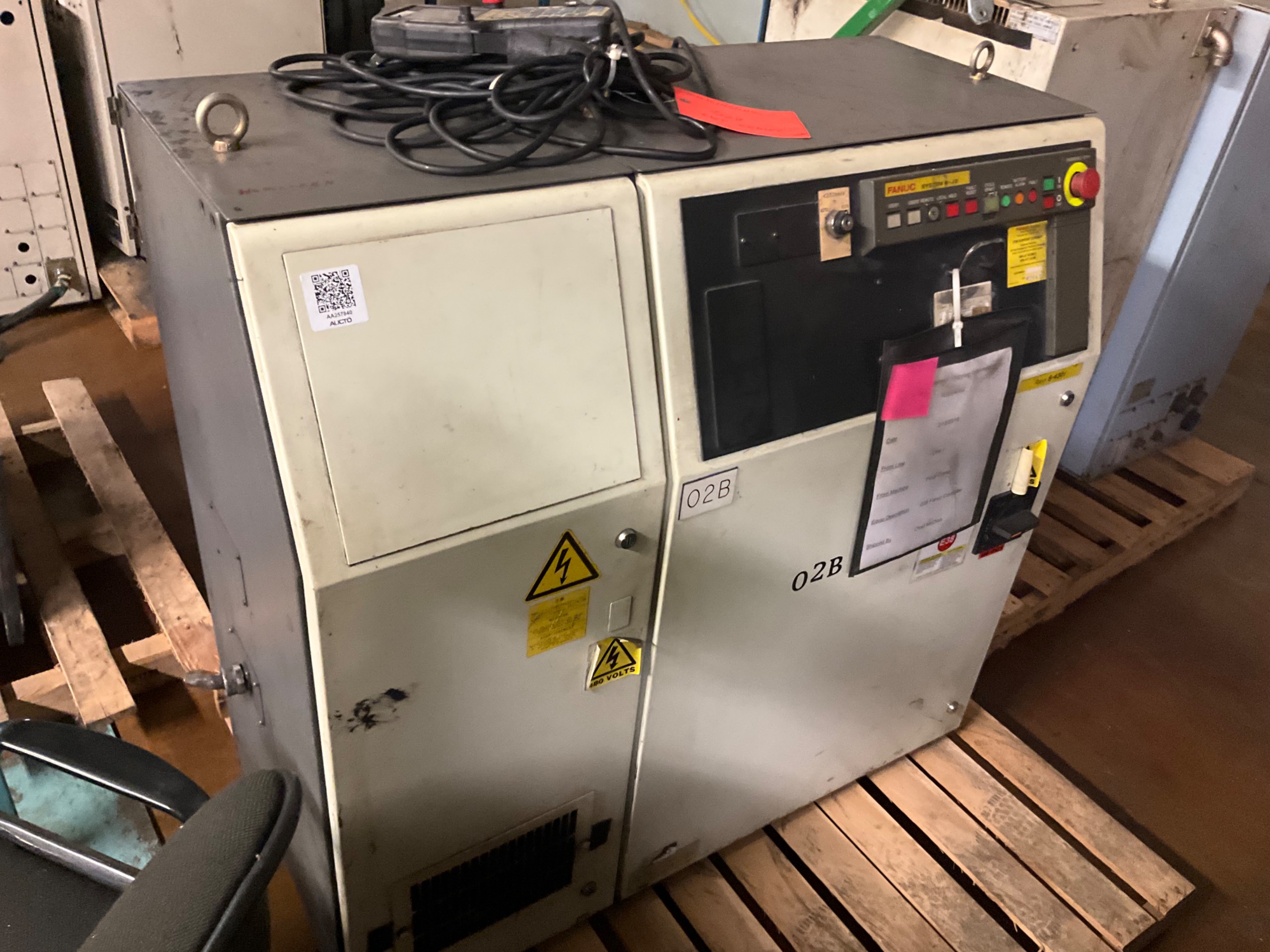 2000 FANUC R-J3 ROBOT CONTROLLER - undefined
