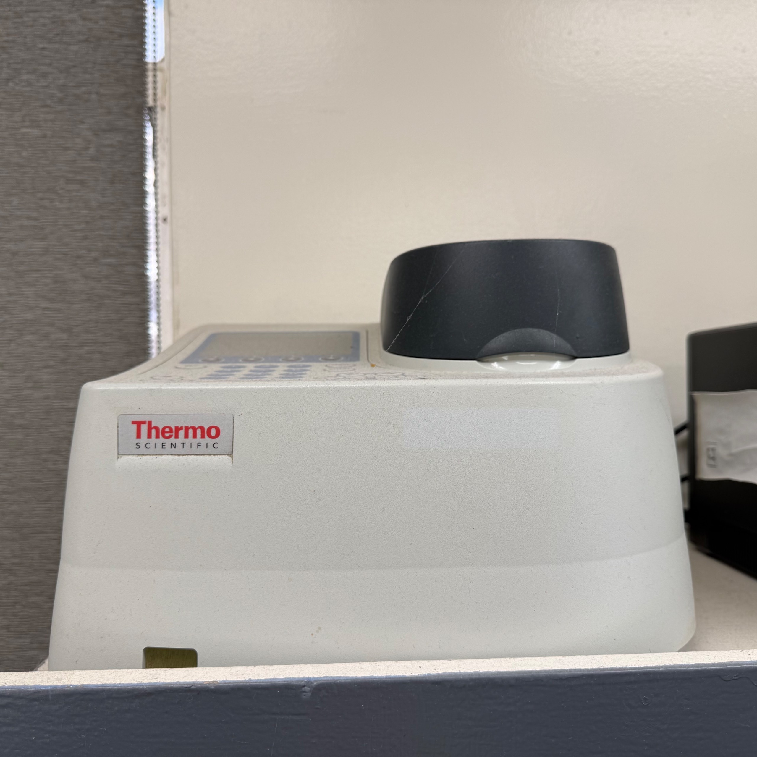 THERMO SCIENTIFIC GENESYS 10VIS SPECTROPHOTOMETER - undefined