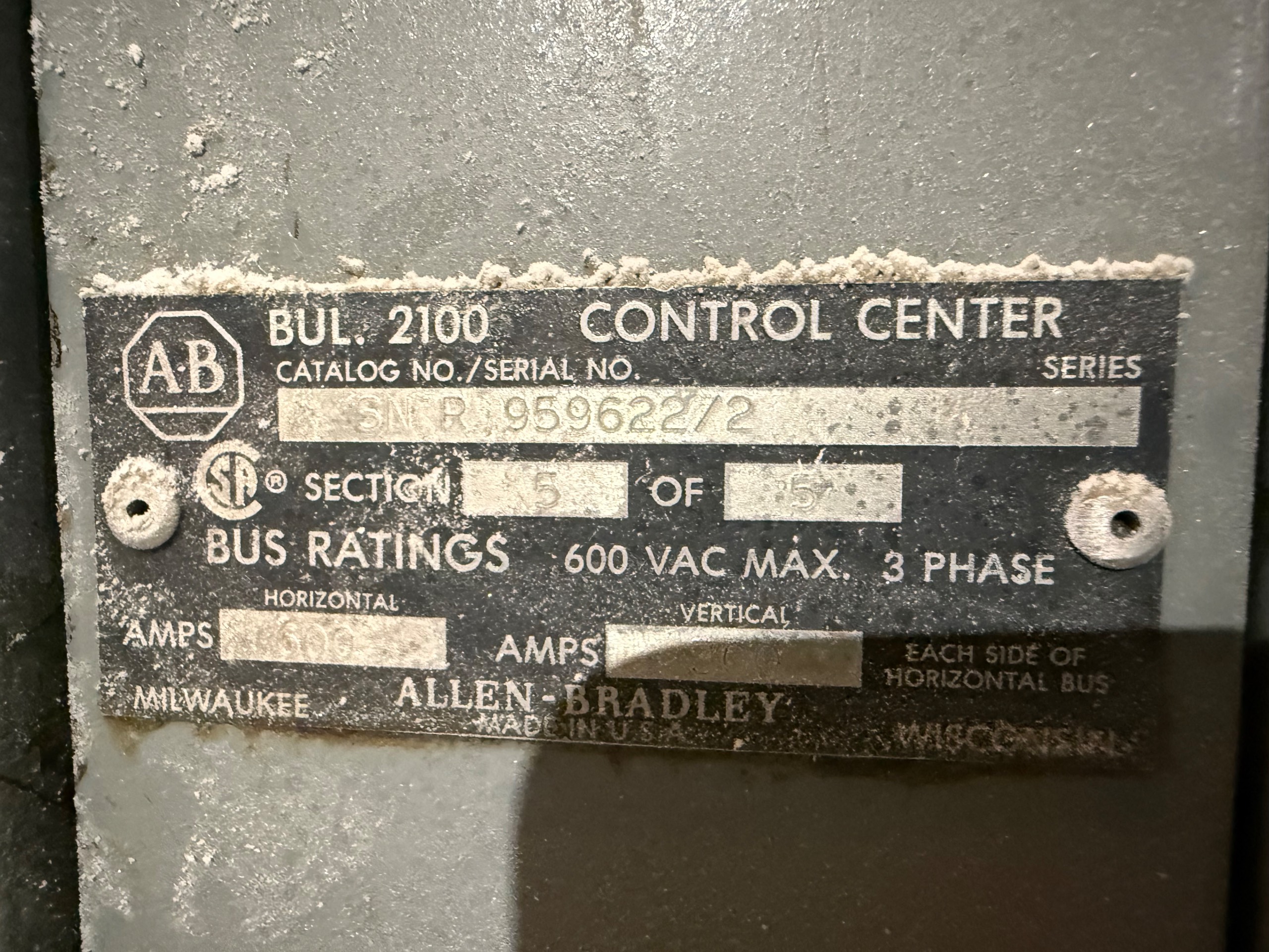 BULK QTY OF ALLEN-BRADLEY CENTERLINE 2100 MCC, 5 SECTIONS, 22 STARTERS - undefined