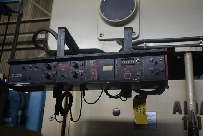 AIDA NC2-110(1) PRESS 121T 4.33IN STROKE 59,100SPM 15HP 74INX20.4IN BED - undefined