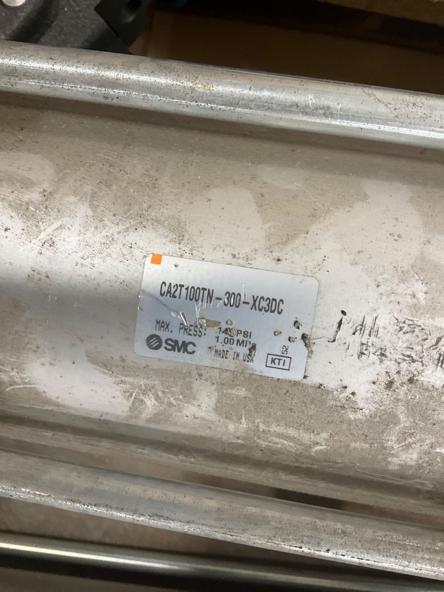 BULK QTY OF PNEUMATIC & HYDRAULIC CYLINDERS - undefined