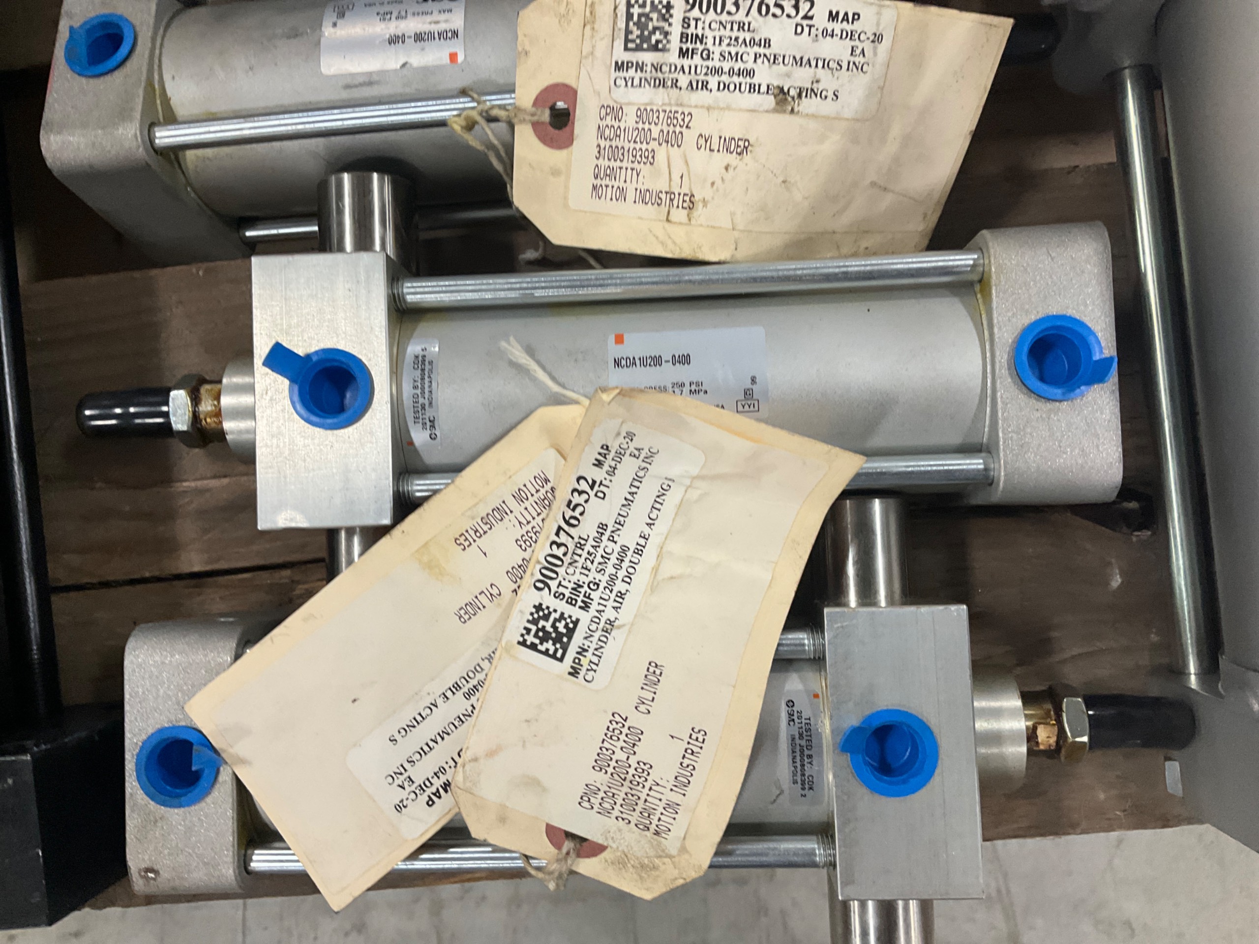 BULK QTY OF PNEUMATIC & HYDRAULIC CYLINDERS - undefined