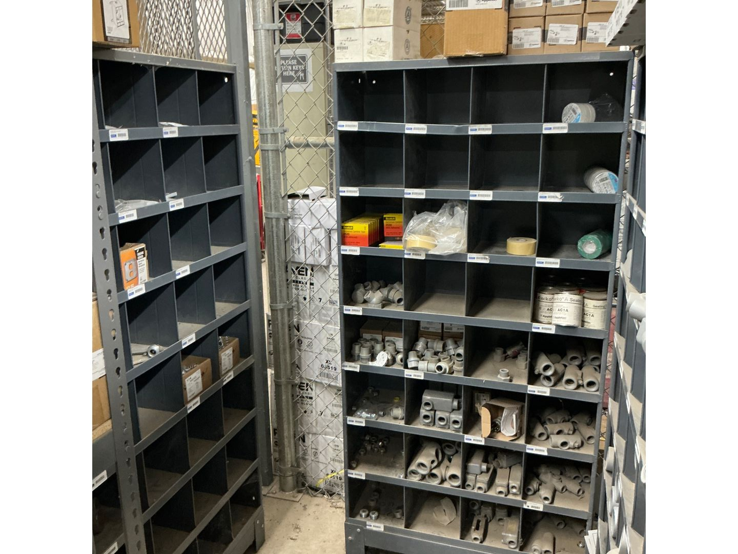 BULK QTY OF INDUSTRIAL FASTENERS - undefined