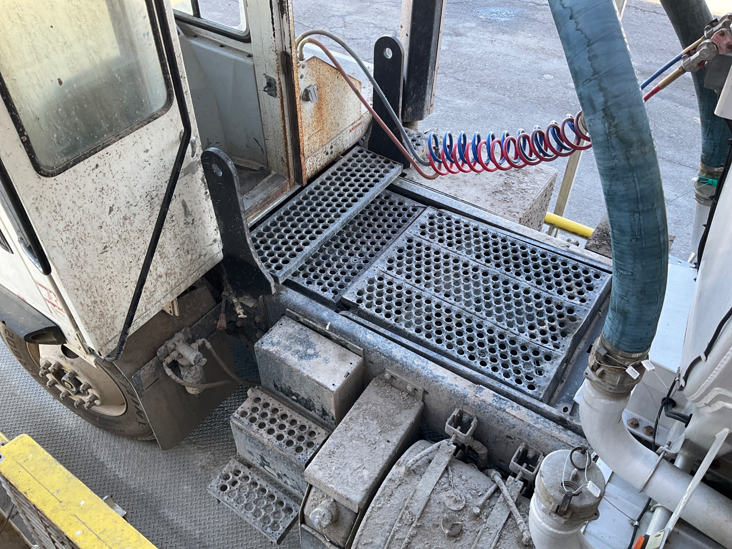 2010 CARGOTEC 4X2 UTILITY TRUCK - undefined