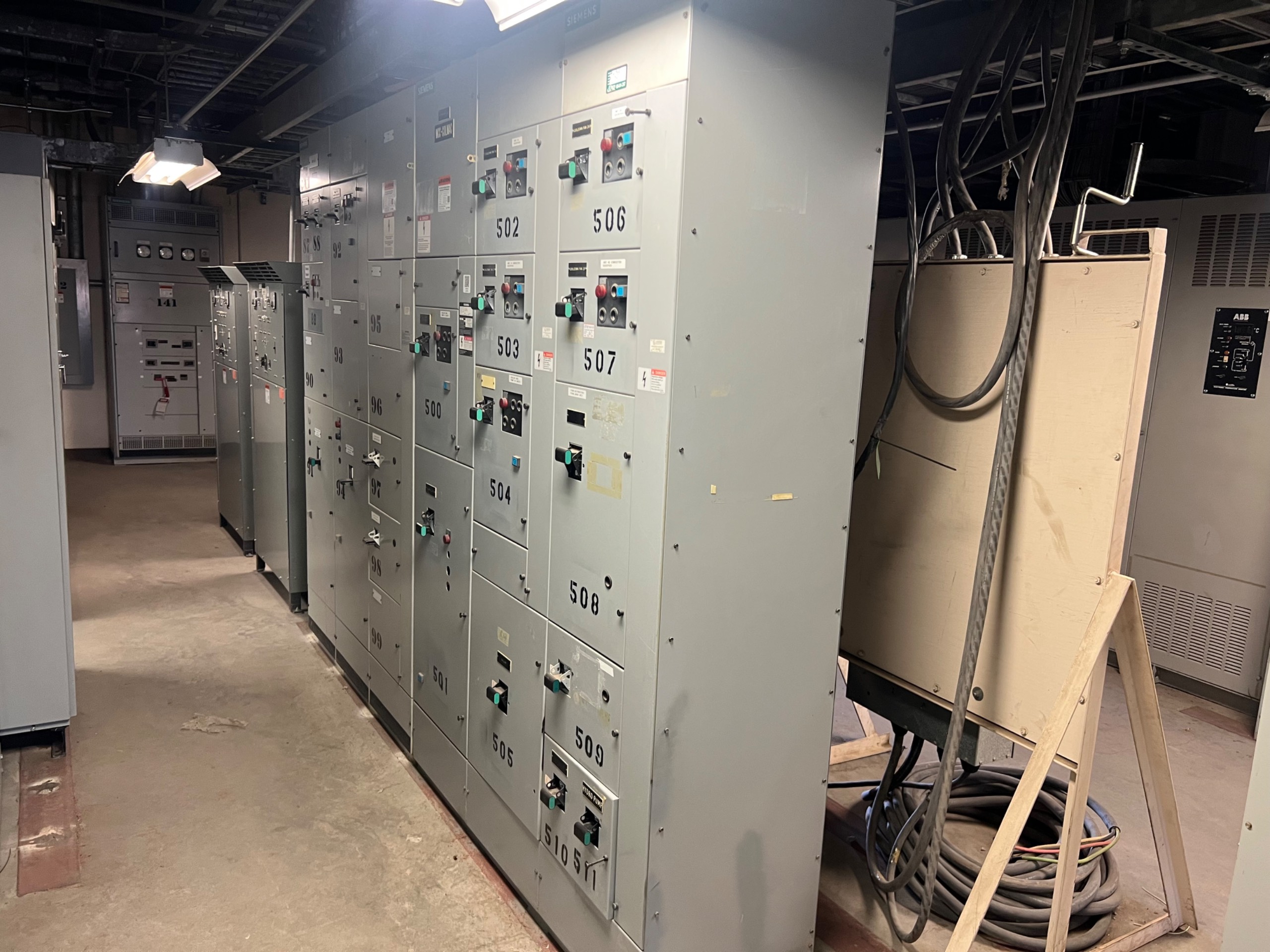 BULK QTY OF SIEMENS MOTOR CONTROL CENTERS - undefined