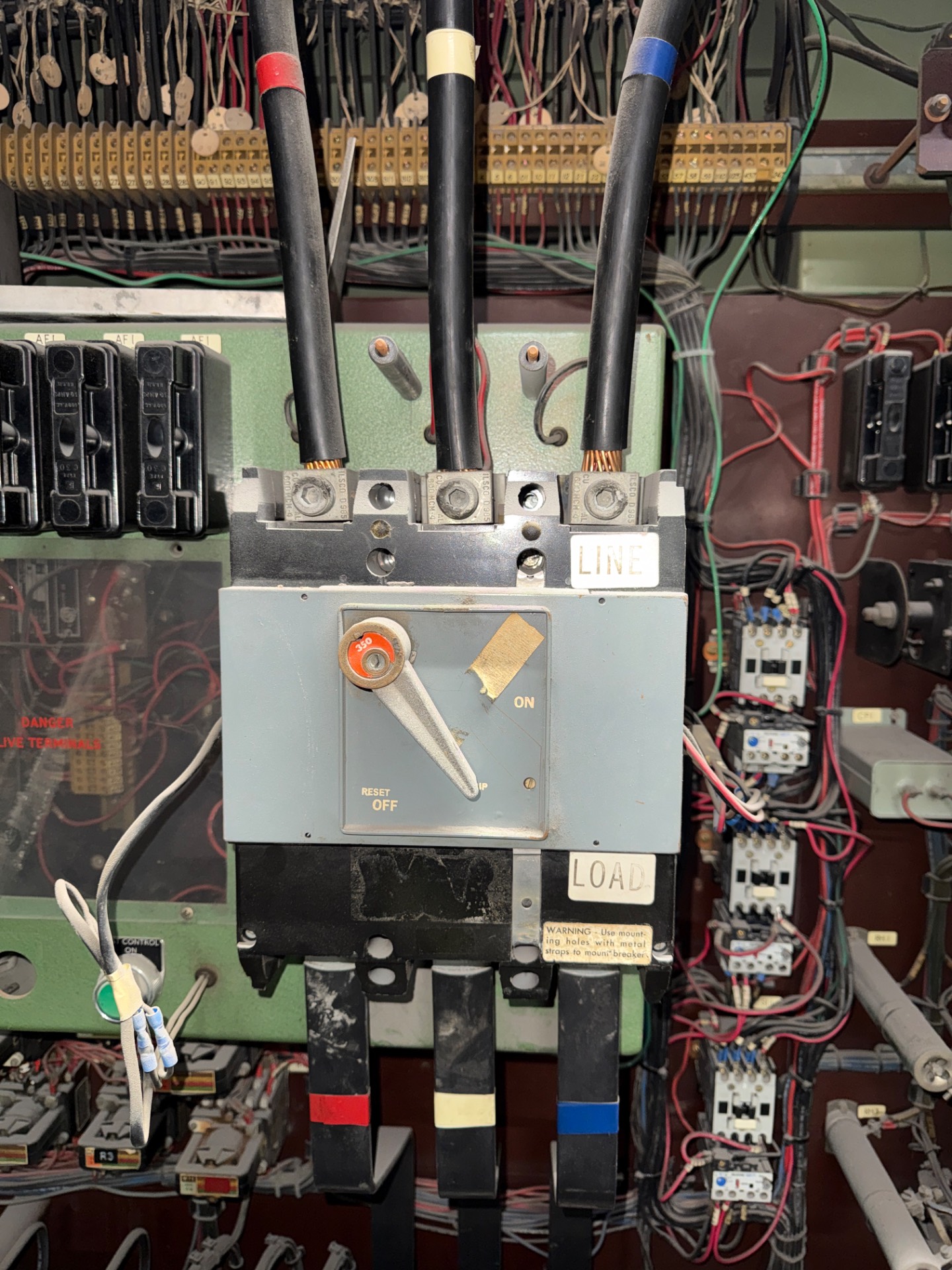 BULK QTY OF ELECTRICAL CONTROLS - undefined