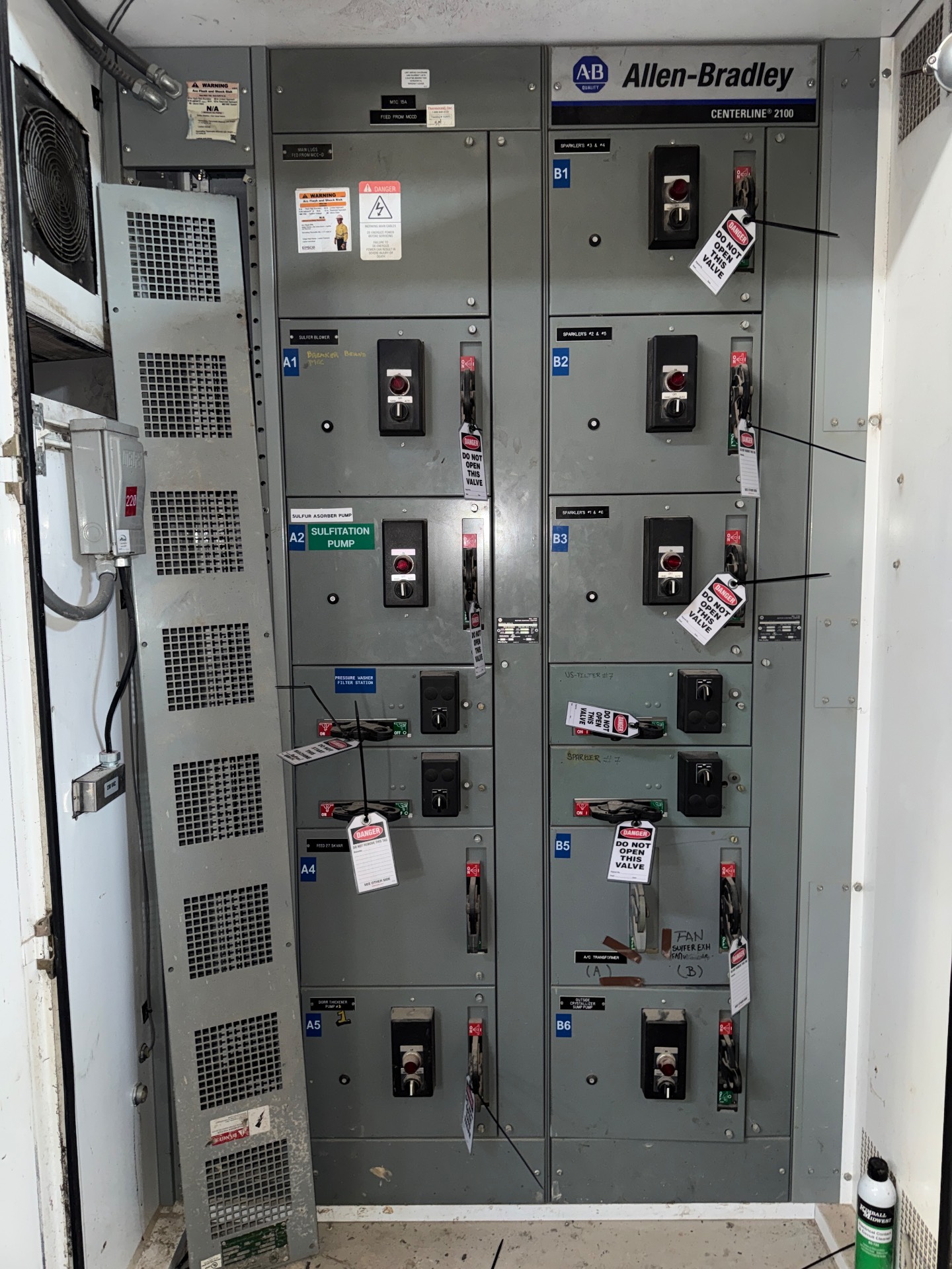 BULK QTY OF ALLEN BRADLEY CENTERLINE 2100 MCC, 4 SECTIONS - undefined