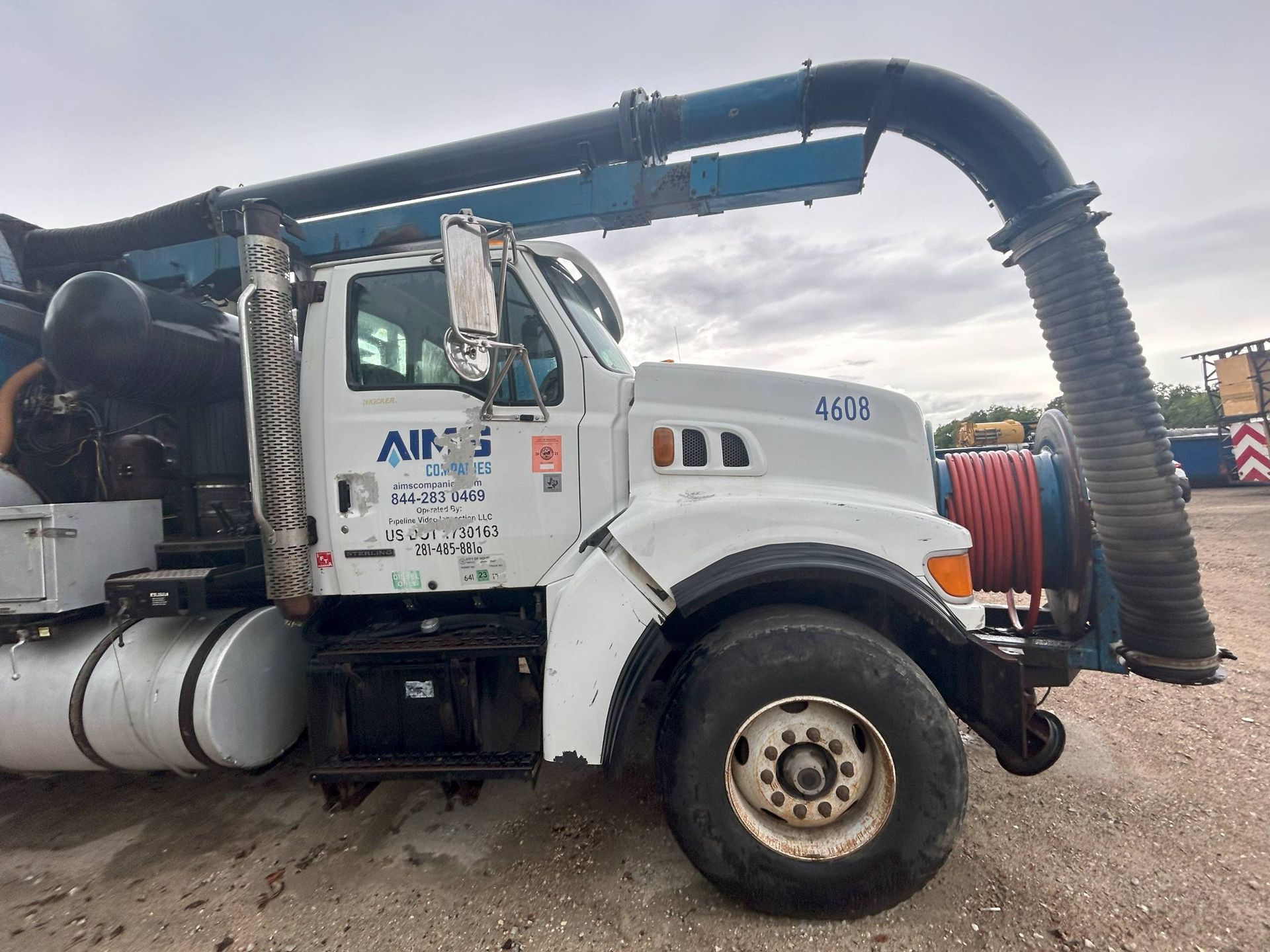 2004 STERLING L9500 SERIES HYDRO EXCAVATOR TRUCK - undefined