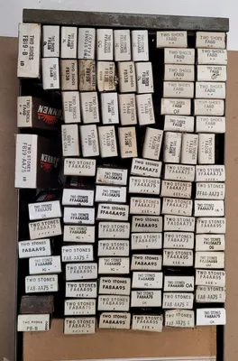 SUNNEN STONES & SHOES SET OF 91 WITH GREEN DRAWER - VARIOUS STONE AND SHOE SIZES - undefined