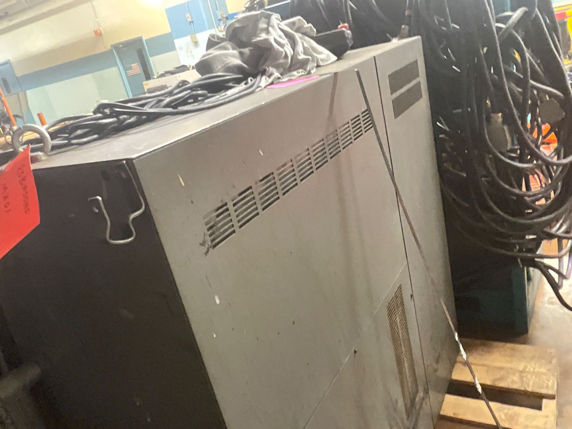 2000 FANUC R-J3 ROBOT CONTROLLER - undefined