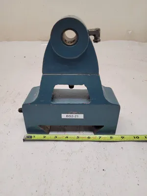 BRIDGEPORT OUTBOARD HORIZONTAL MILLING SUPPORT RIGHT ANGLE 8.25" L X 9.75" H X 3" W - undefined