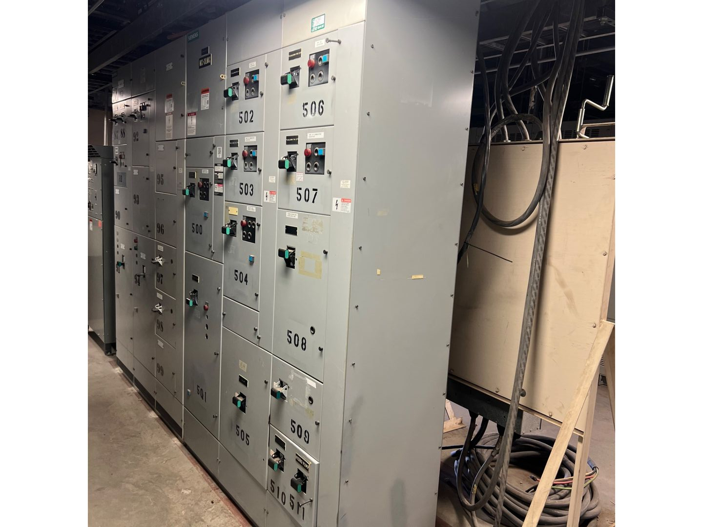 BULK QTY OF SIEMENS MOTOR CONTROL CENTERS - undefined