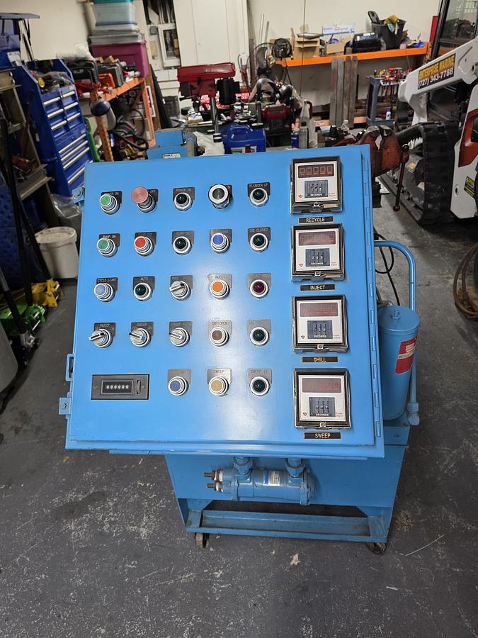 1982 AVNET H20E DIE CASTING MACHINE - undefined