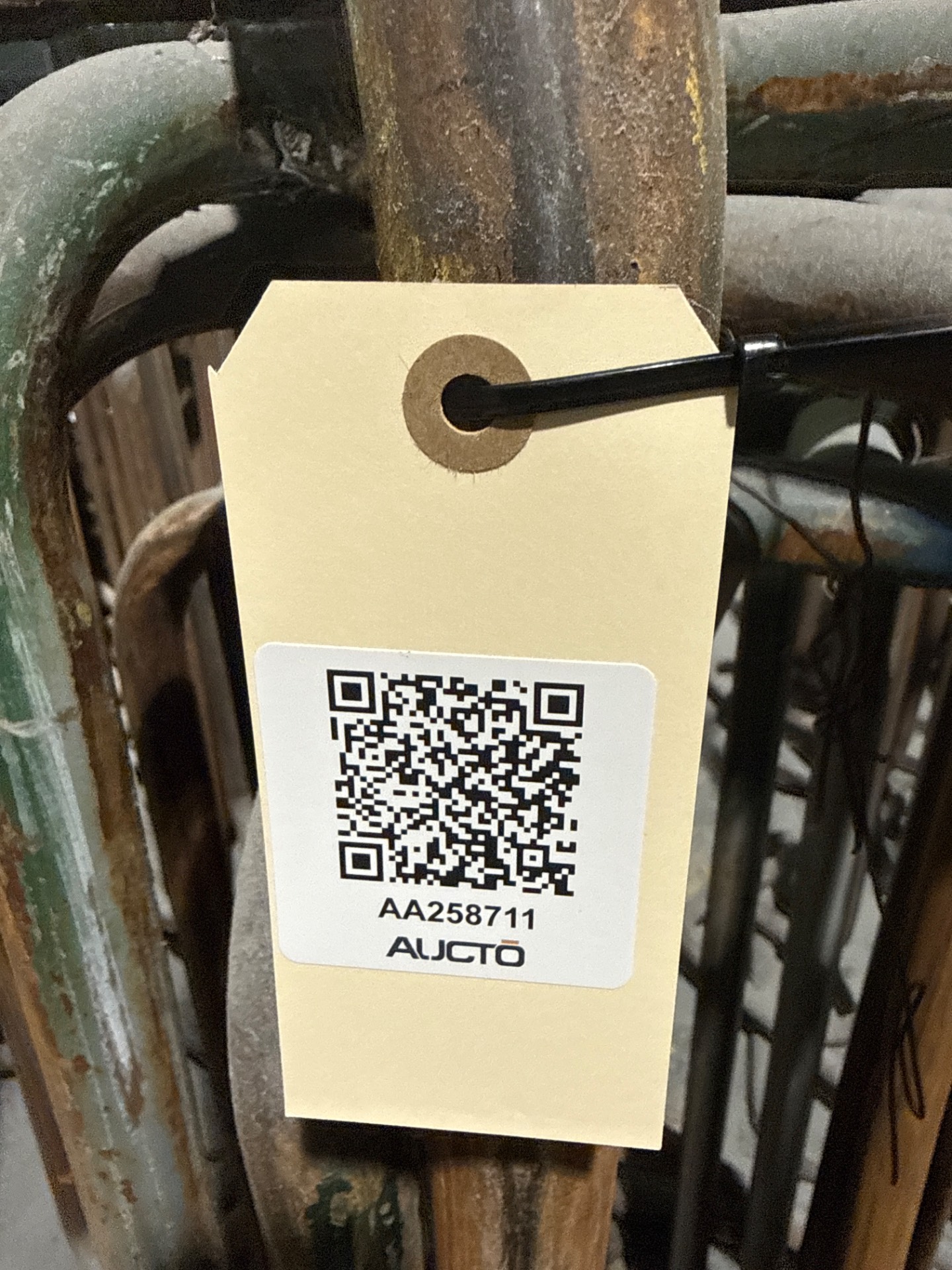 BULK QTY OF WIRE CARRIERS - undefined