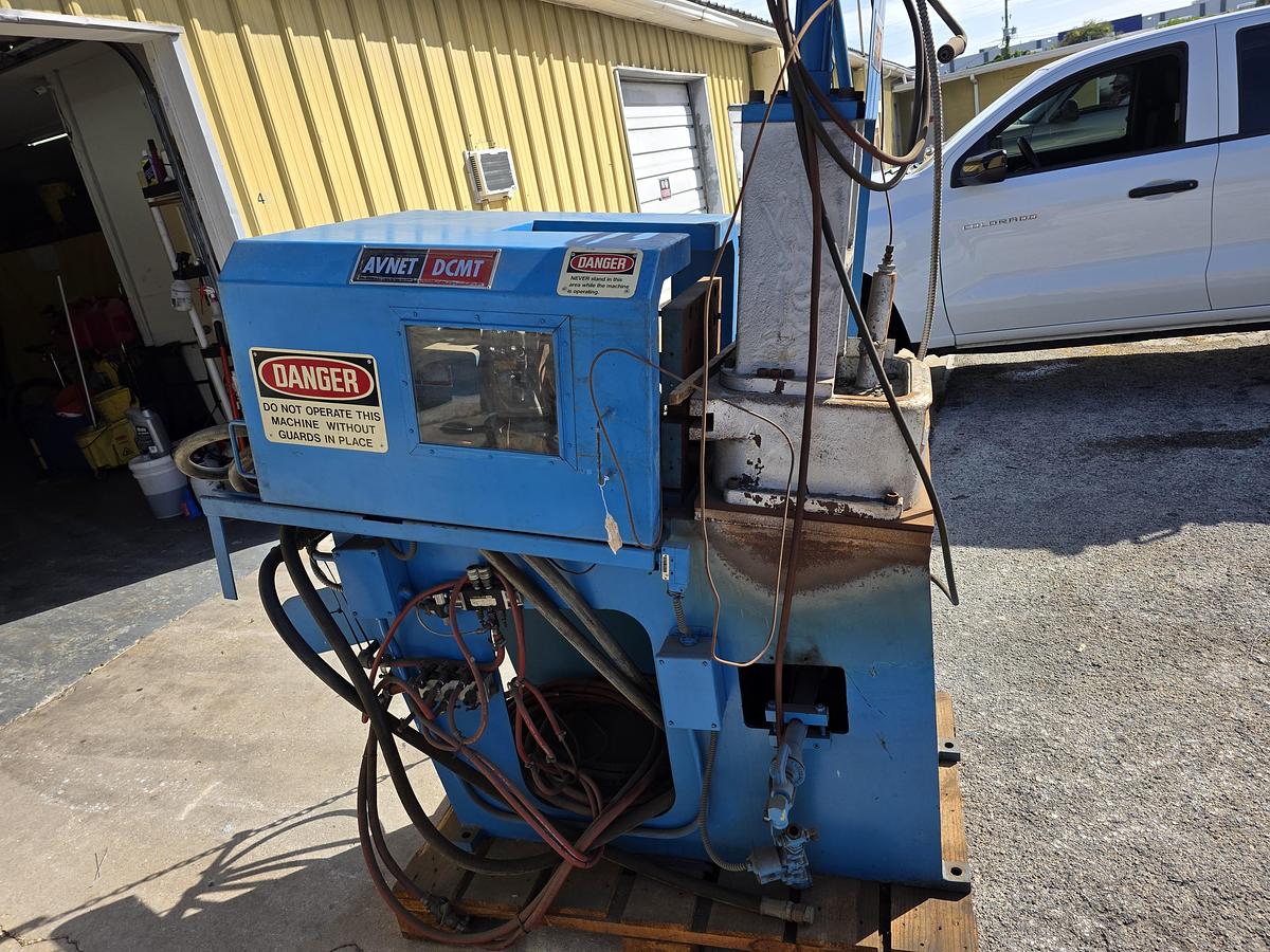 1982 AVNET H20E DIE CASTING MACHINE - undefined