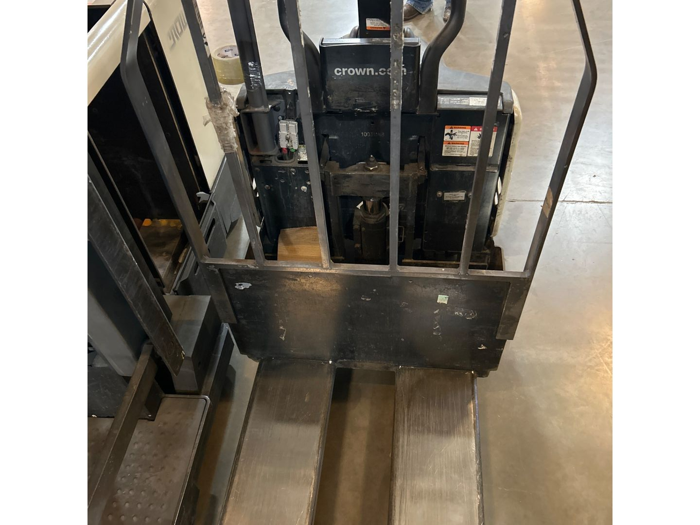 CROWN PE4500-80 ELECTRIC PALLET JACK - undefined