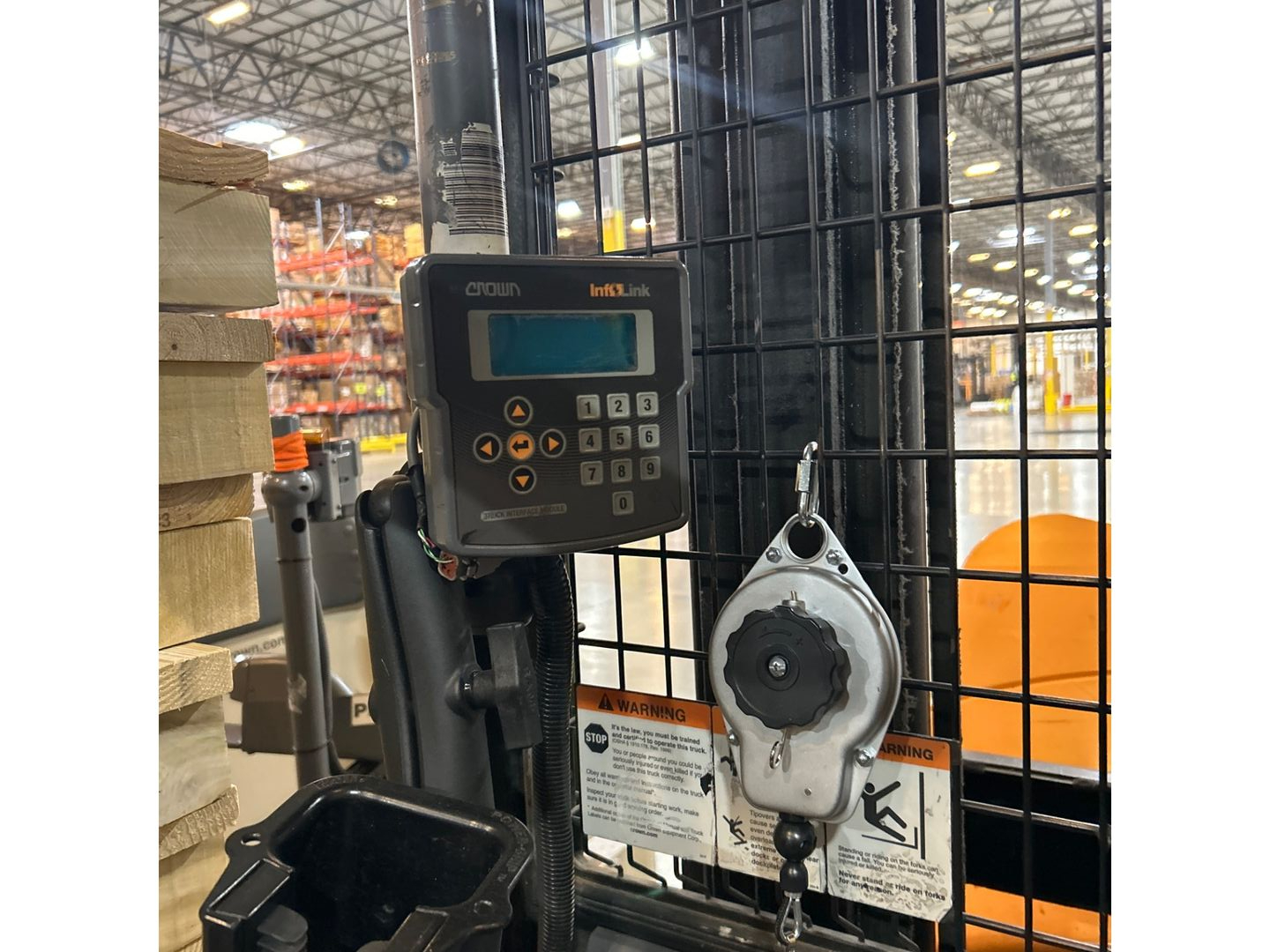 CROWN SP-4050-30 ORDER PICKER - undefined