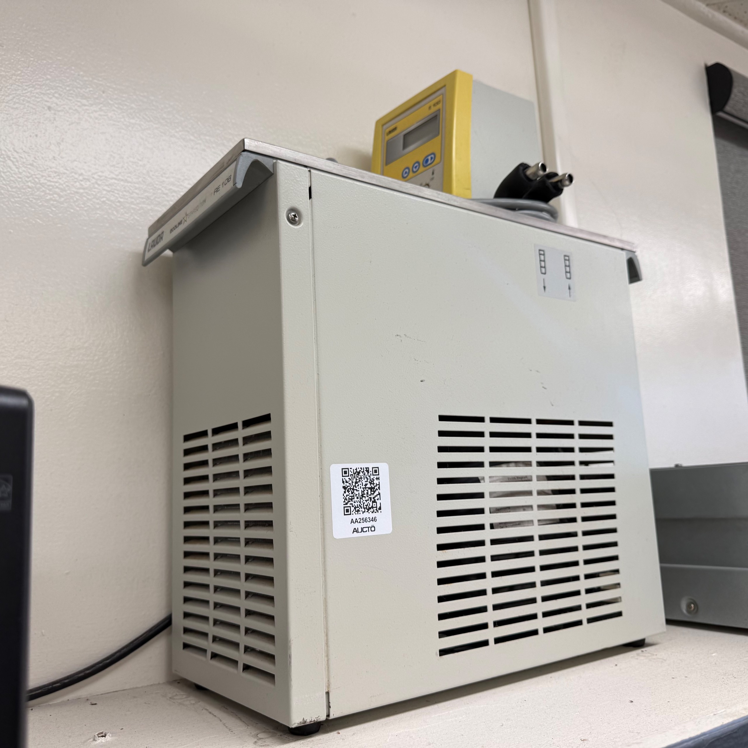 LAUDA RE106 RECIRCULATING CHILLER - undefined