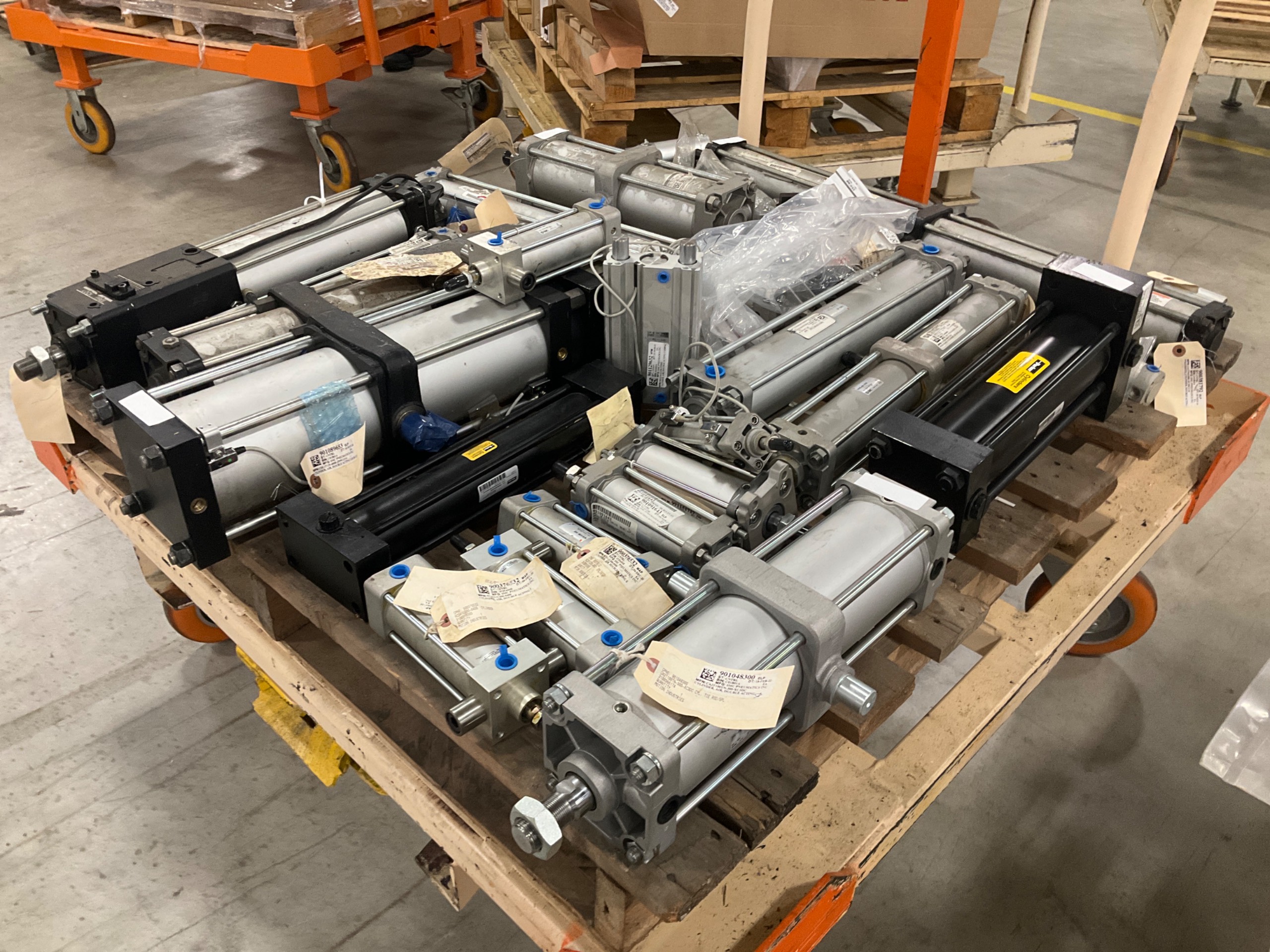 BULK QTY OF PNEUMATIC & HYDRAULIC CYLINDERS - undefined