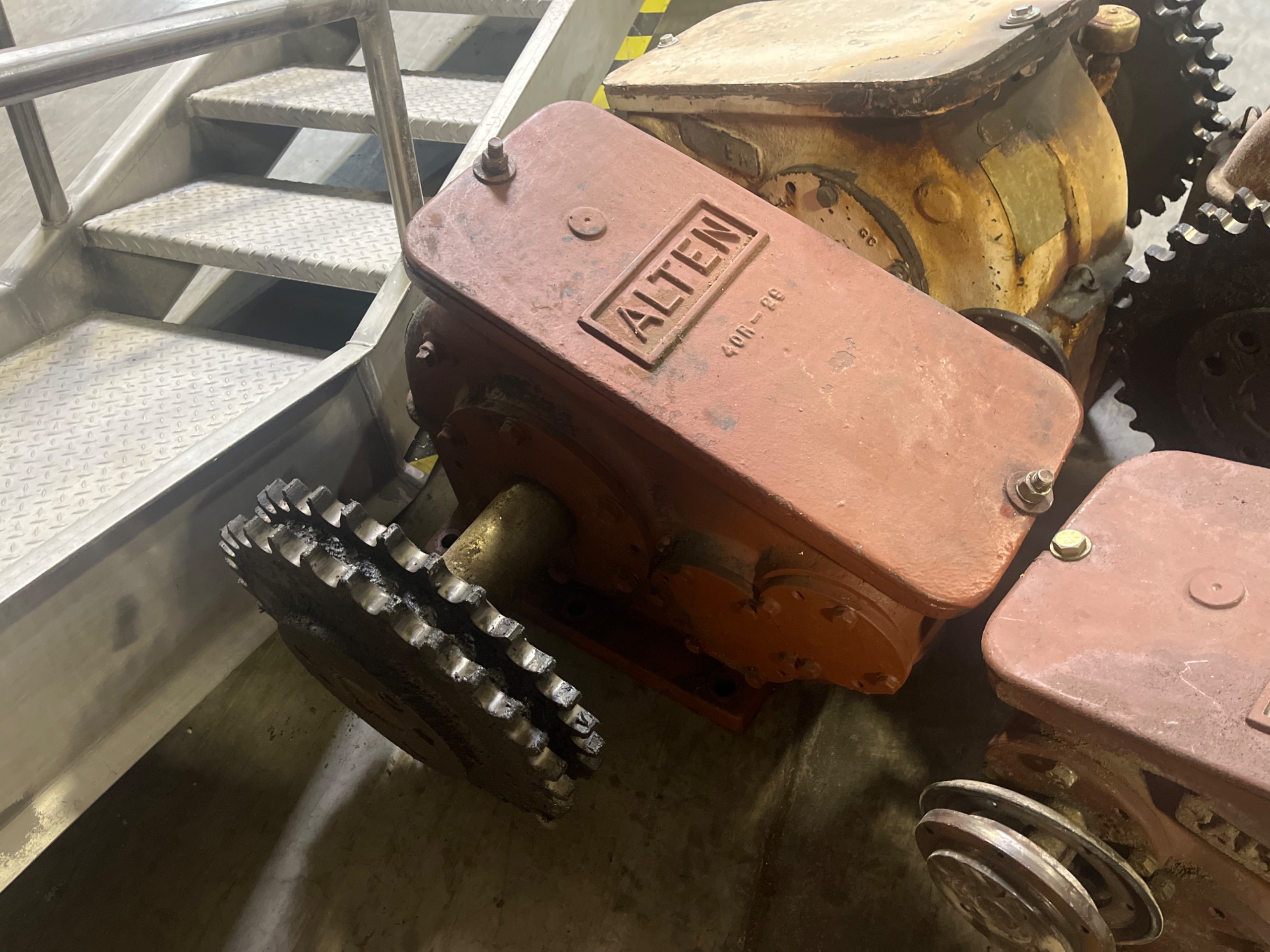 ALTEN ADG458-2M-11 ENCLOSED GEAR DRIVE - undefined