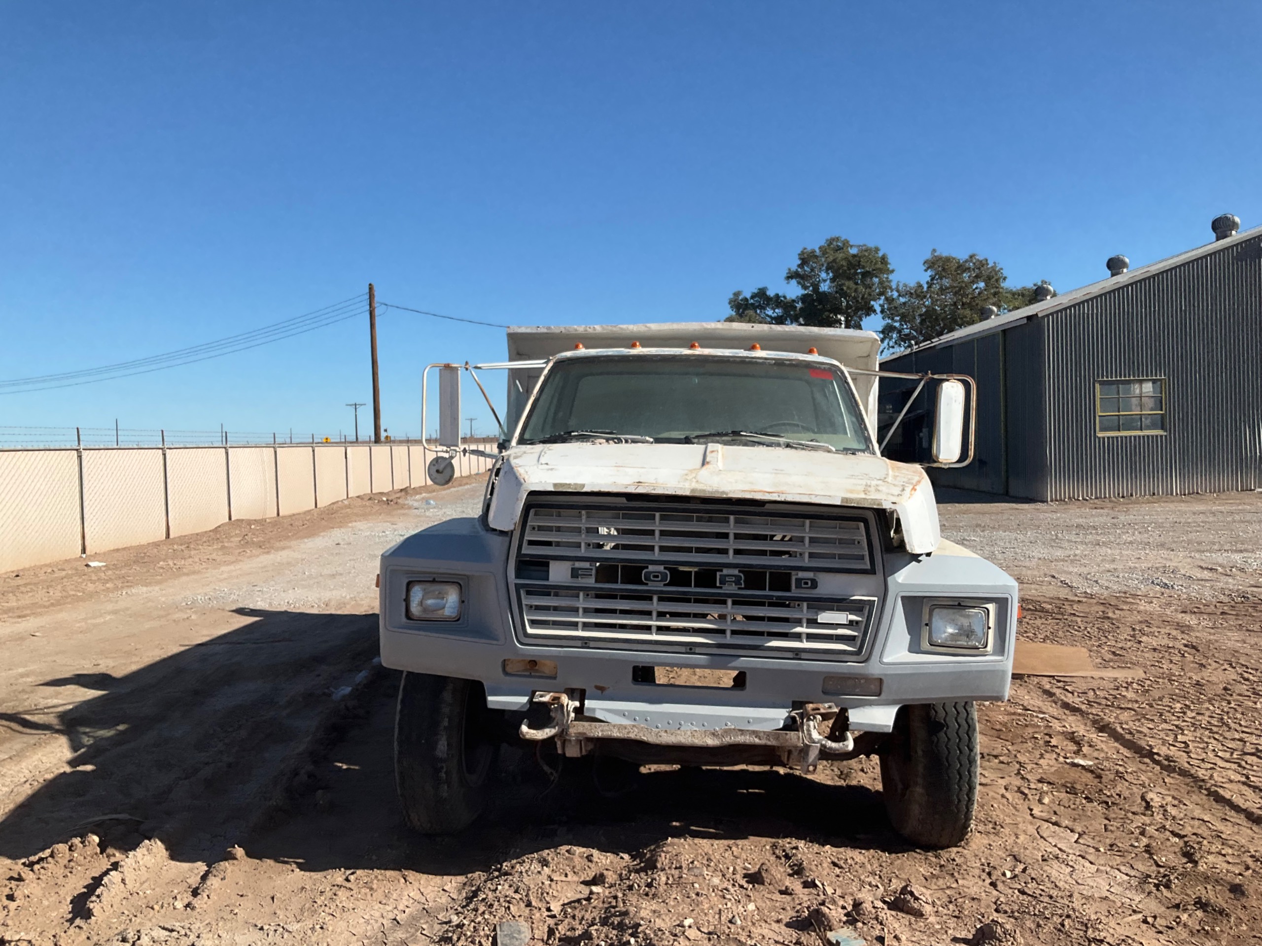 1982 FORD F600 DUMP TRUCK - undefined
