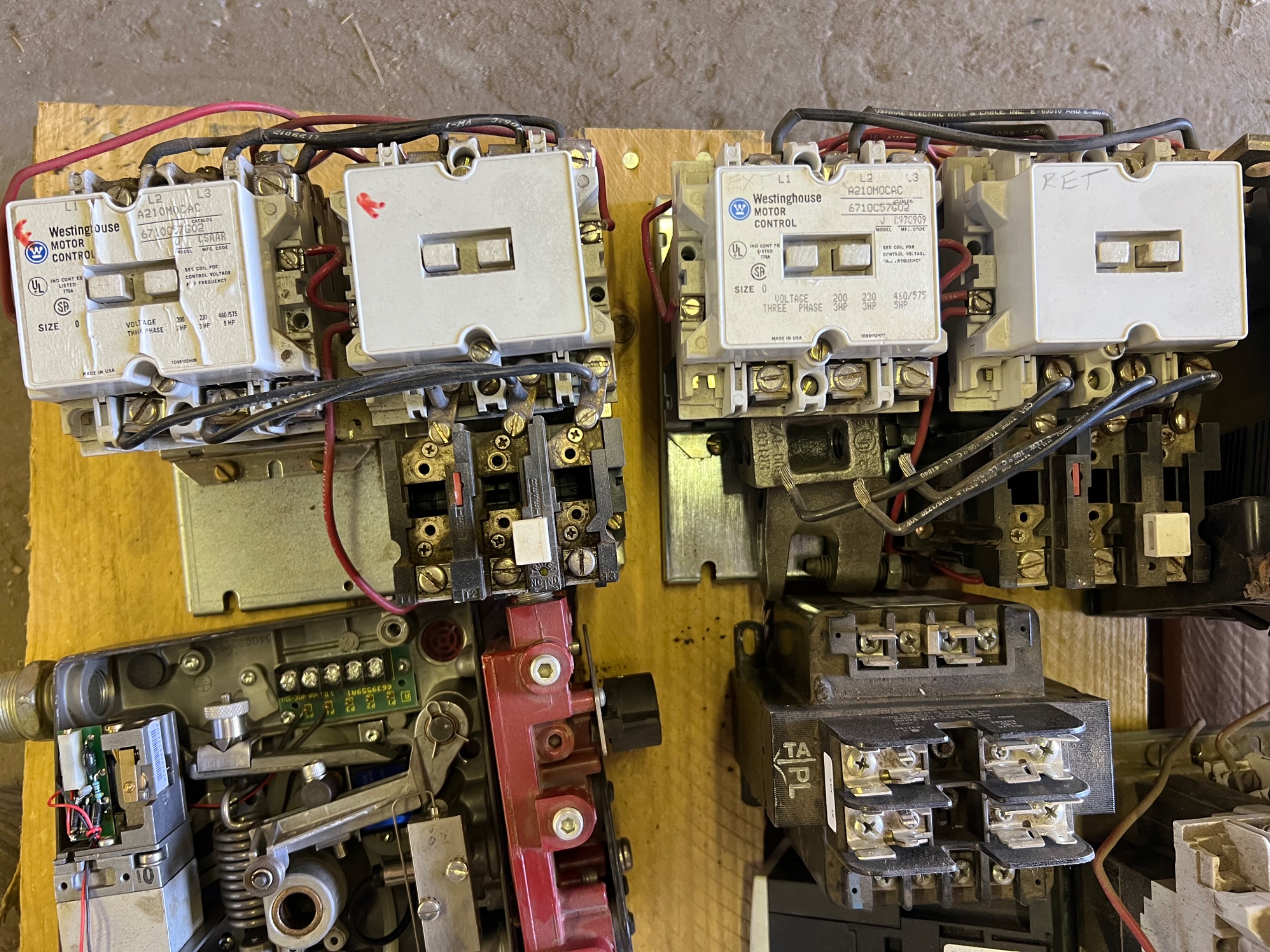 BULK QTY OF ELECTRICAL PARTS - undefined