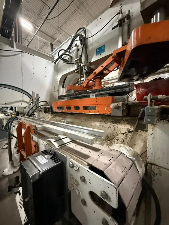 2002 JOMAR MODEL 135 INJECTION BLOW MOLDING MACHINE, 135 TONS, 460V, 100 HP, 32,000 LBS - undefined