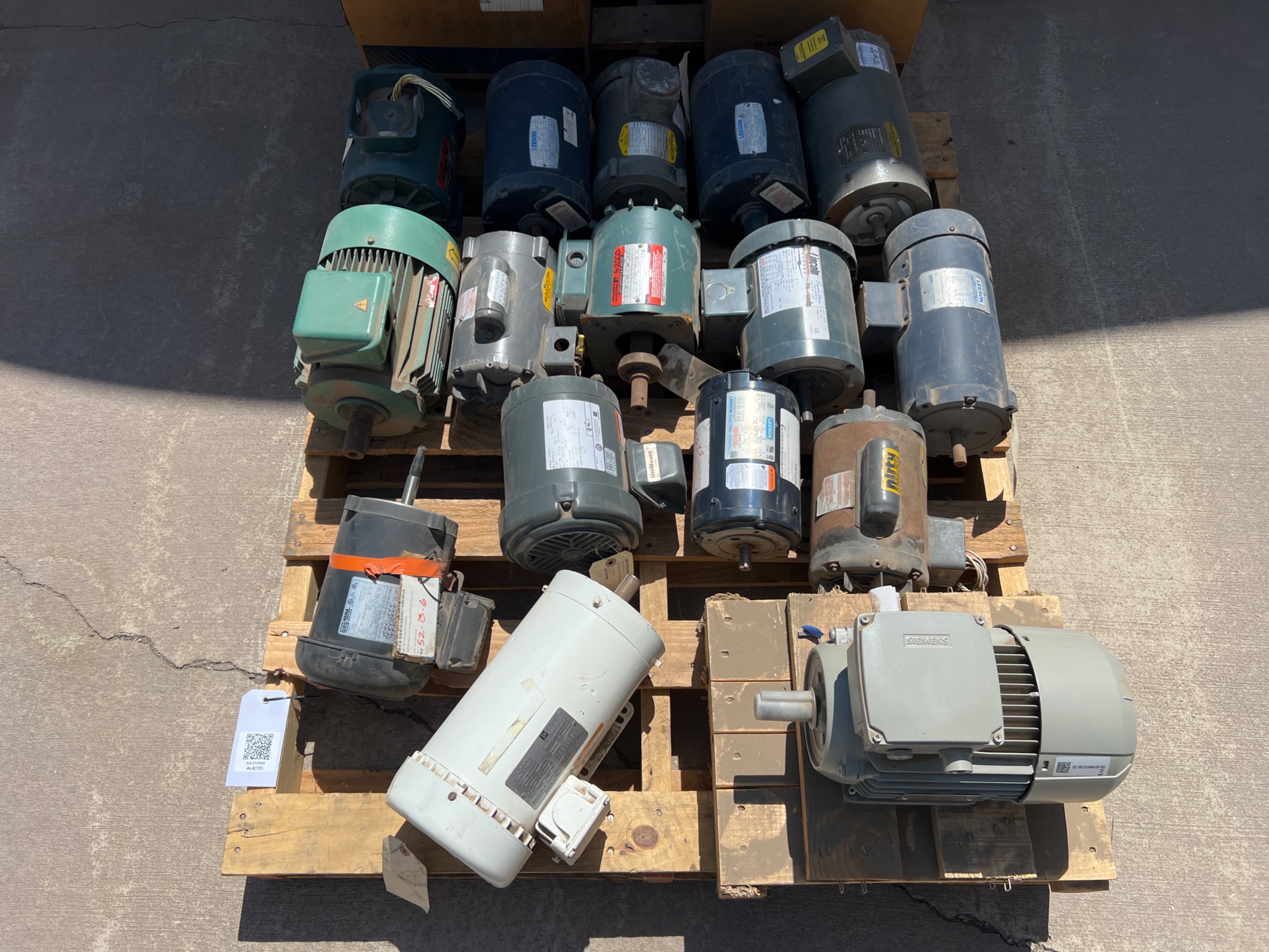 QTY 16: ELECTRIC MOTORS - undefined