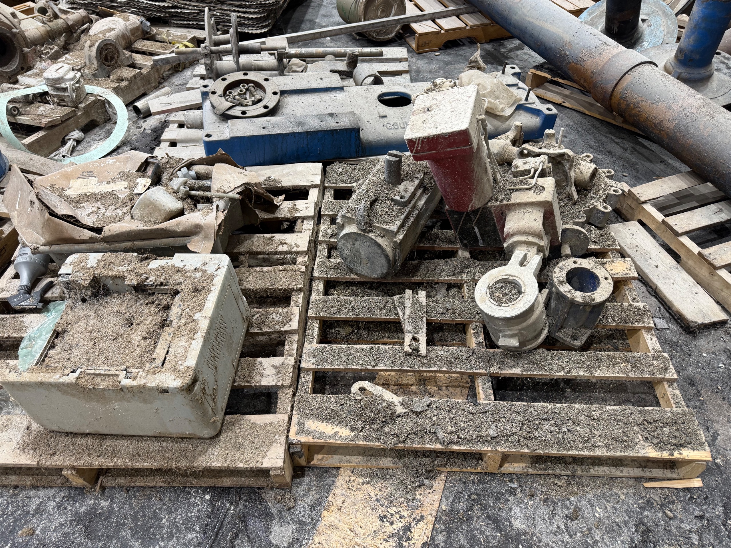 BULK QTY OF INDUSTRIAL PARTS - undefined