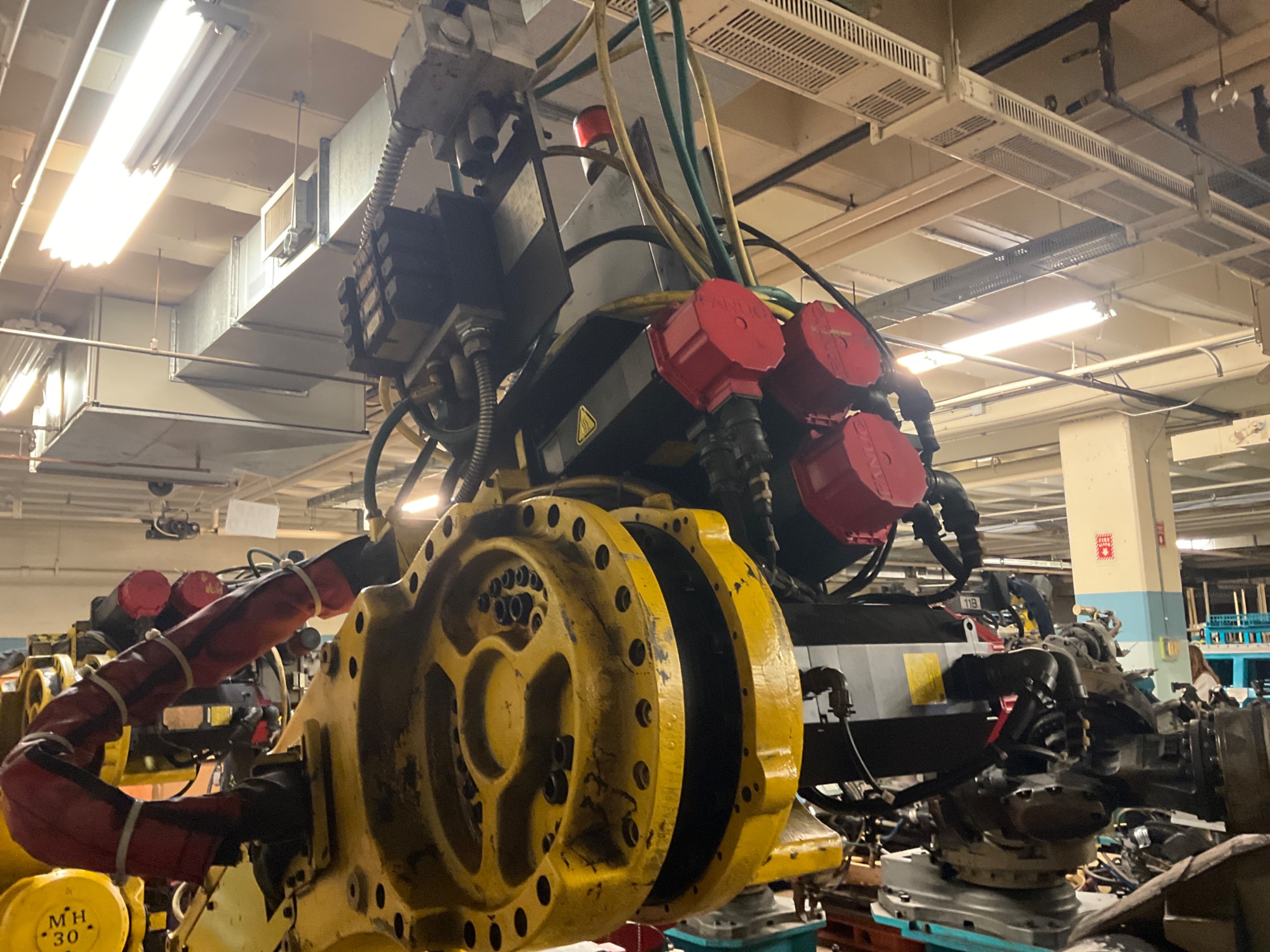 2000 FANUC S-430I W ARTICULATED ROBOT - undefined