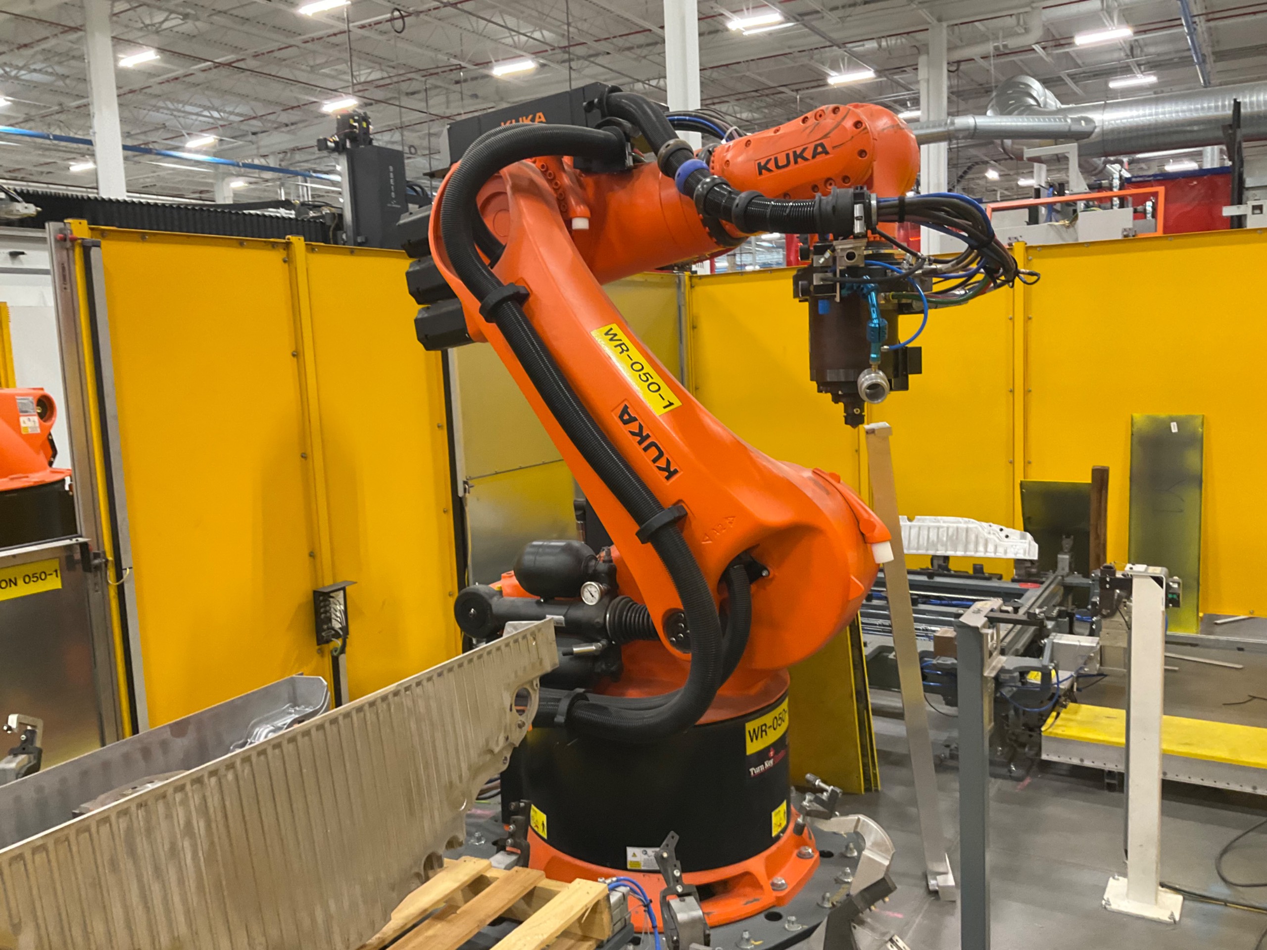 2021 KUKA KR 500 R2830 ROBOT & CONTROLLER ASSEMBLY - undefined